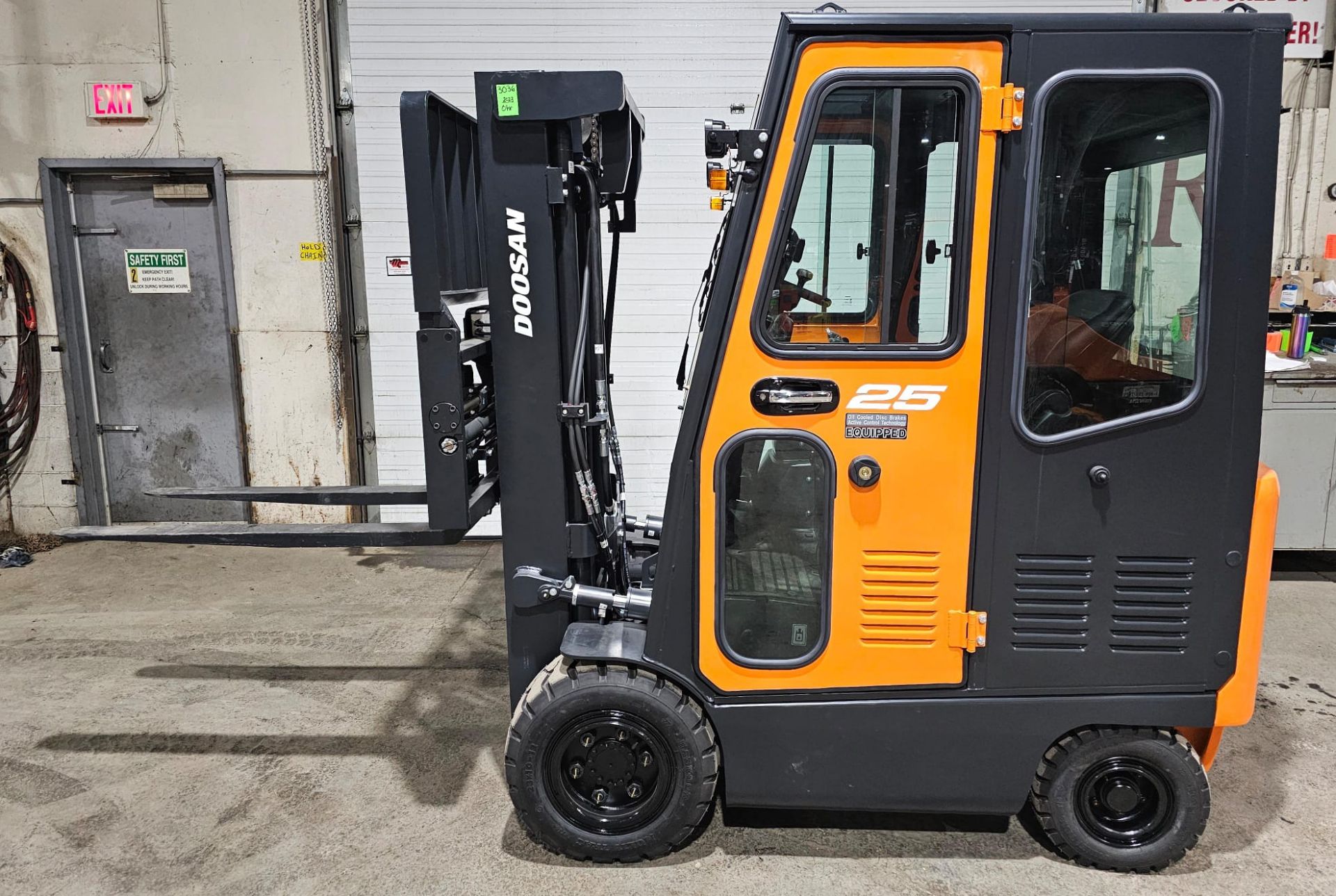 2023 NEW DOOSAN 5,000lbs Capacity OUTDOOR Forklift BRAND NEW BATTERY 48V with 0 Hours with Sideshift - Image 2 of 24