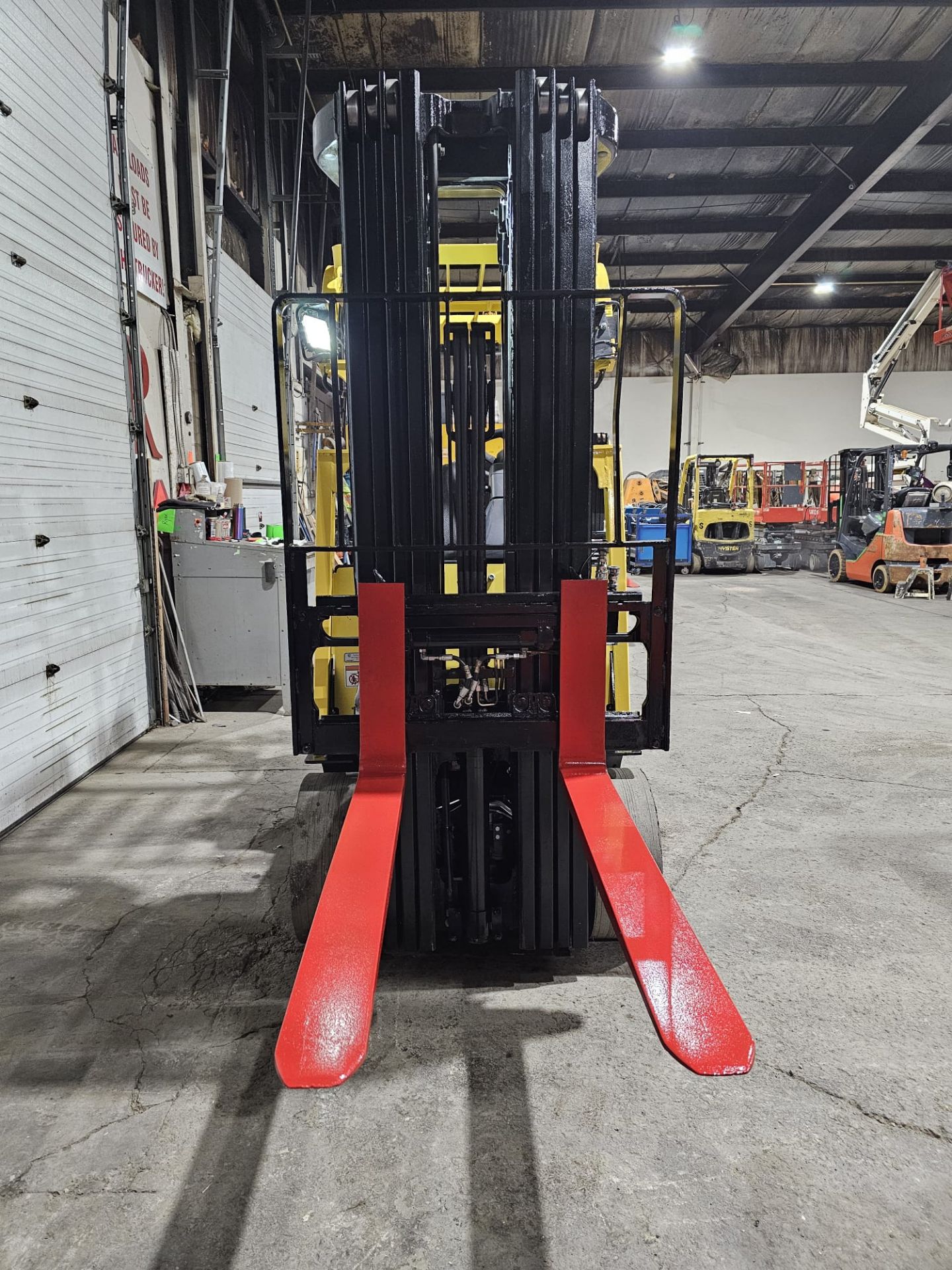 2015 Hyster 5,000lbs Capacity Forklift BRAND NEW BATTERY 48V 4-STAGE MAST with sideshift with 4 - Image 7 of 7