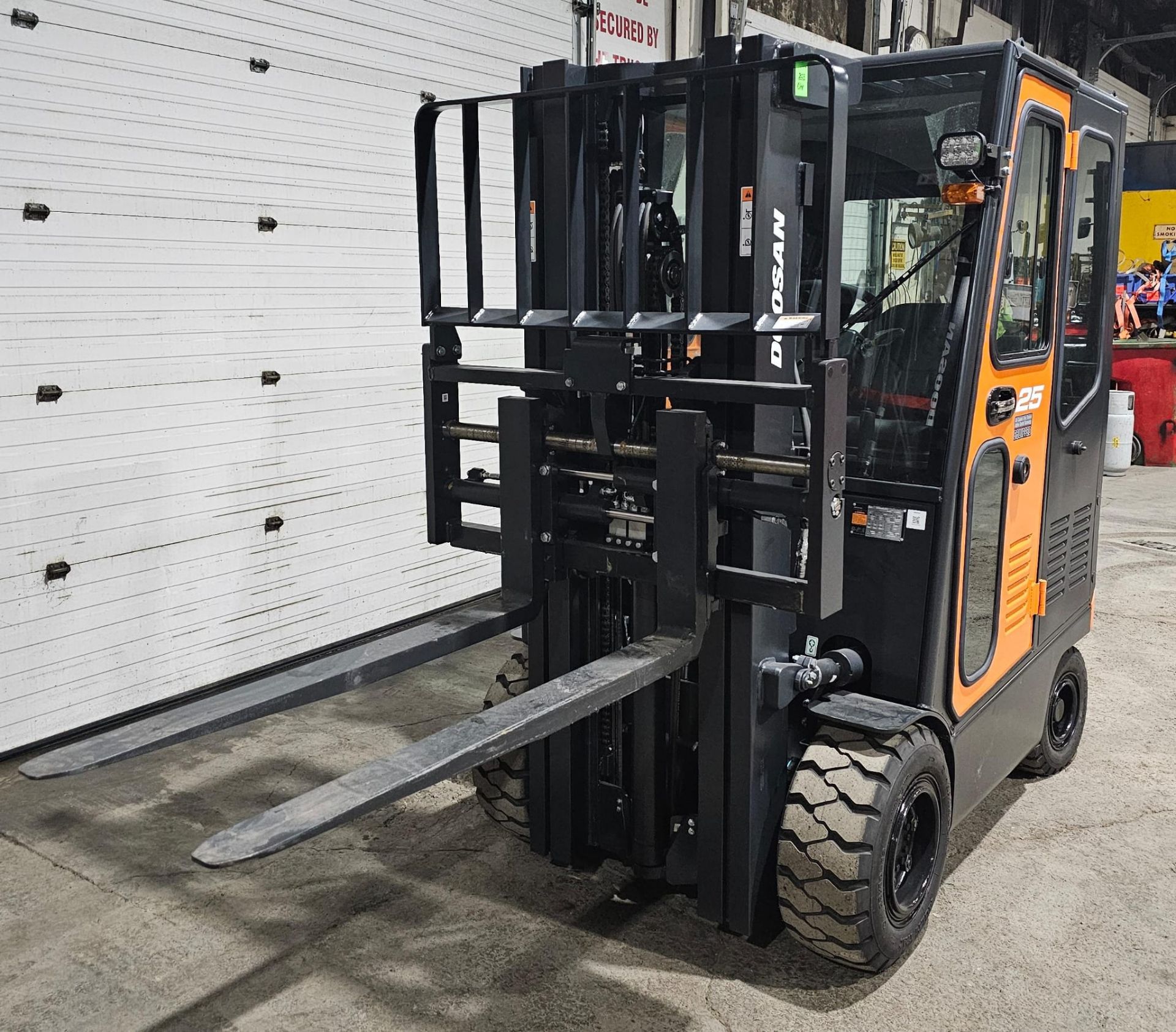 2023 NEW DOOSAN 5,000lbs Capacity OUTDOOR Forklift BRAND NEW BATTERY 48V with 0 Hours with Sideshift - Image 19 of 24