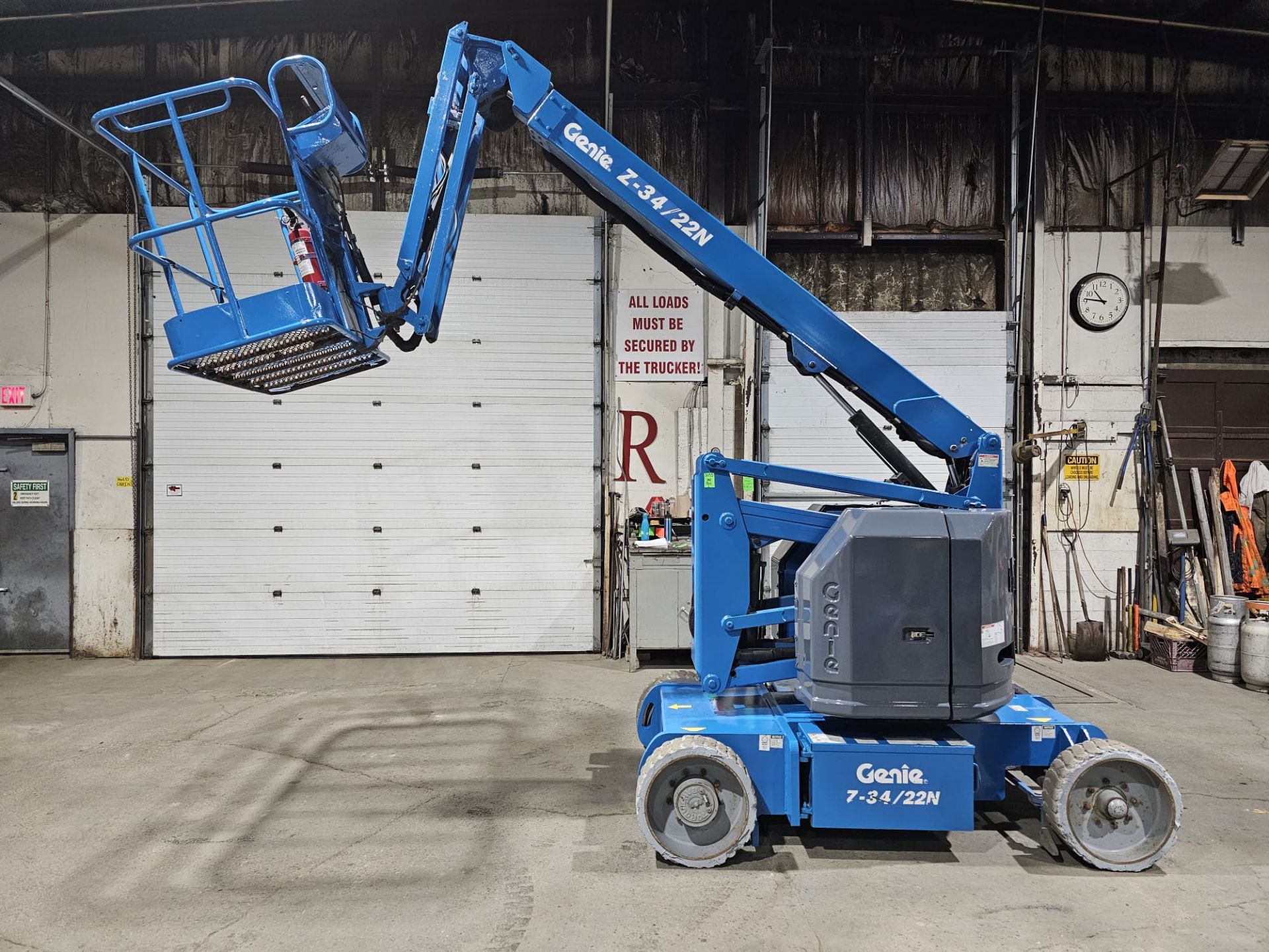 Genie Boom Lift model Z-34/22 with 34' high ELECTRIC Unit Made in the USA with LOW HOURS - Image 2 of 6