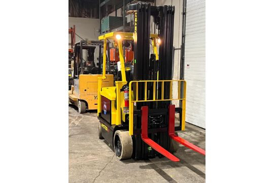 2018 Hyster 5,000lbs Capacity Forklift Electric with 48V Battery & 4-STAGE MAST with Sideshift - Image 4 of 4