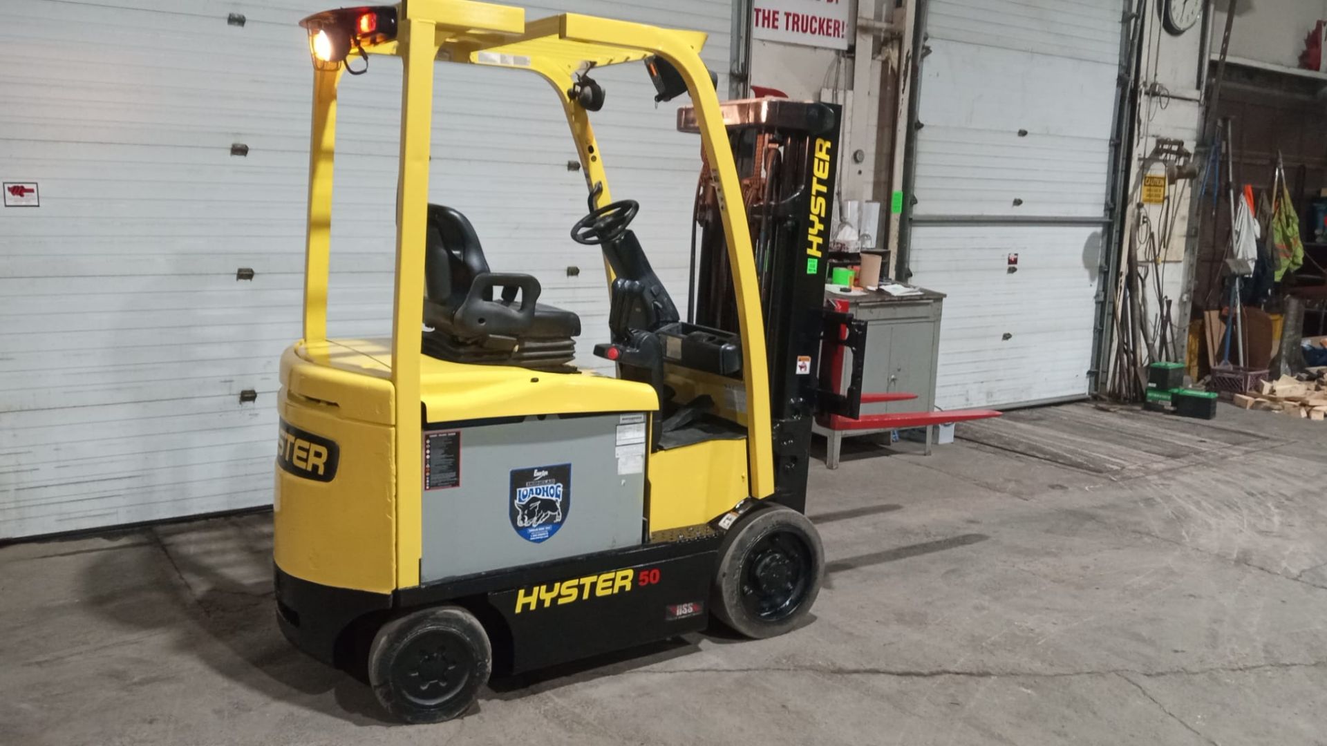 2015 Hyster 5000lbs Capacity Forklift Electric with 48v Battery & 3-STAGE MAST with Sideshift with - Image 3 of 6