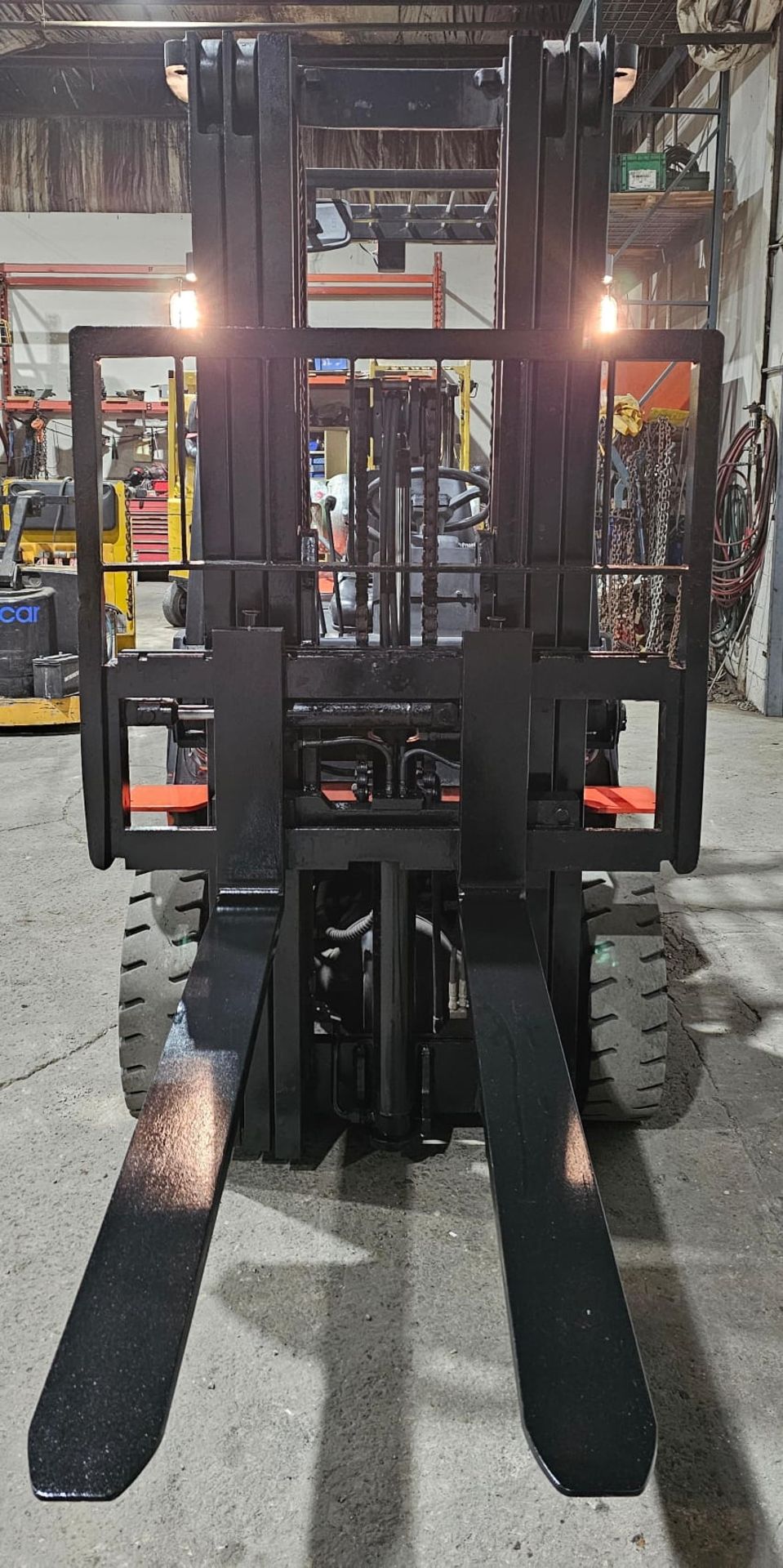 2016 Utilev 5,000lbs Capacity LPG (Propane) OUTDOOR Forklift with sideshift & 3-STAGE MAST & tires - Image 6 of 6