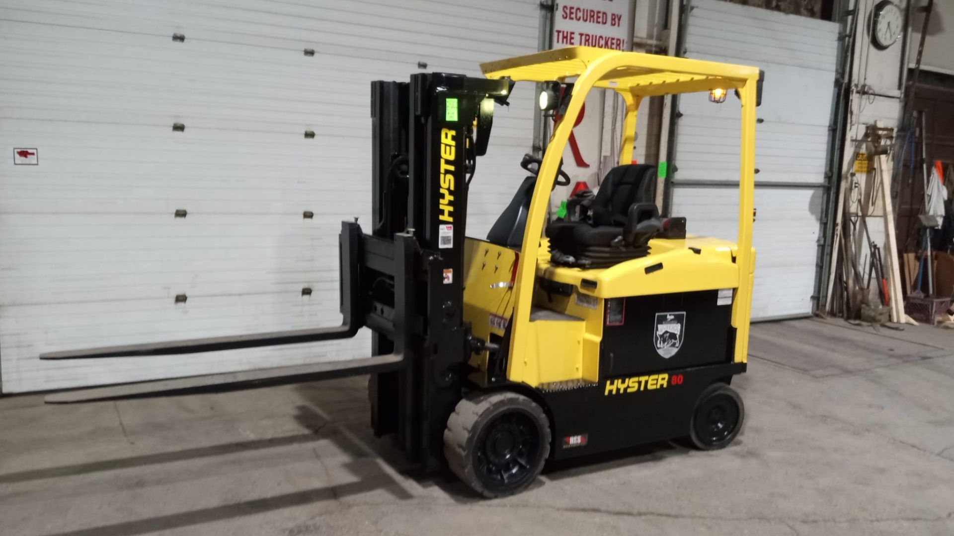 2016 Hyster 8,000lbs Capacity Electric Forklift 48V with sideshift  & 3 STAGE MAST with 60" Forks - Image 3 of 5