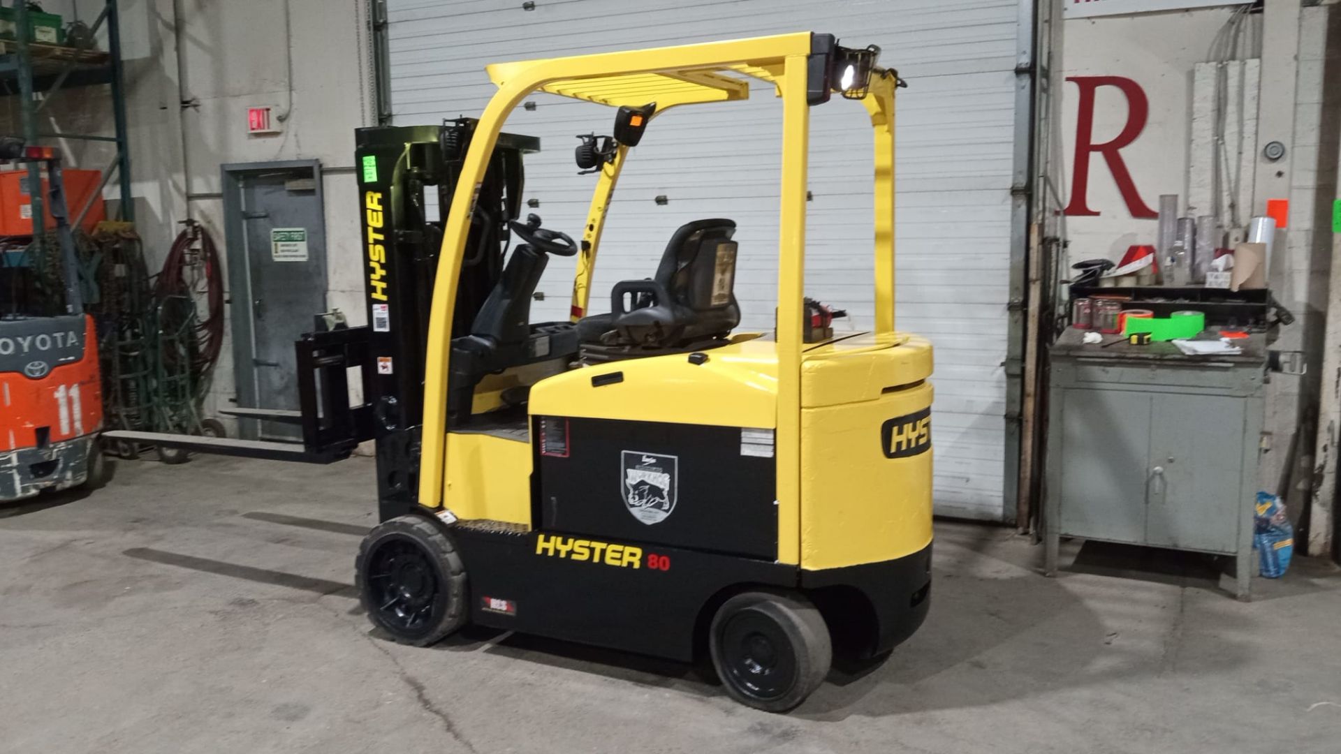 2016 Hyster 8,000lbs Capacity Electric Forklift 48V with sideshift  & 3 STAGE MAST with 60" Forks - Image 2 of 5