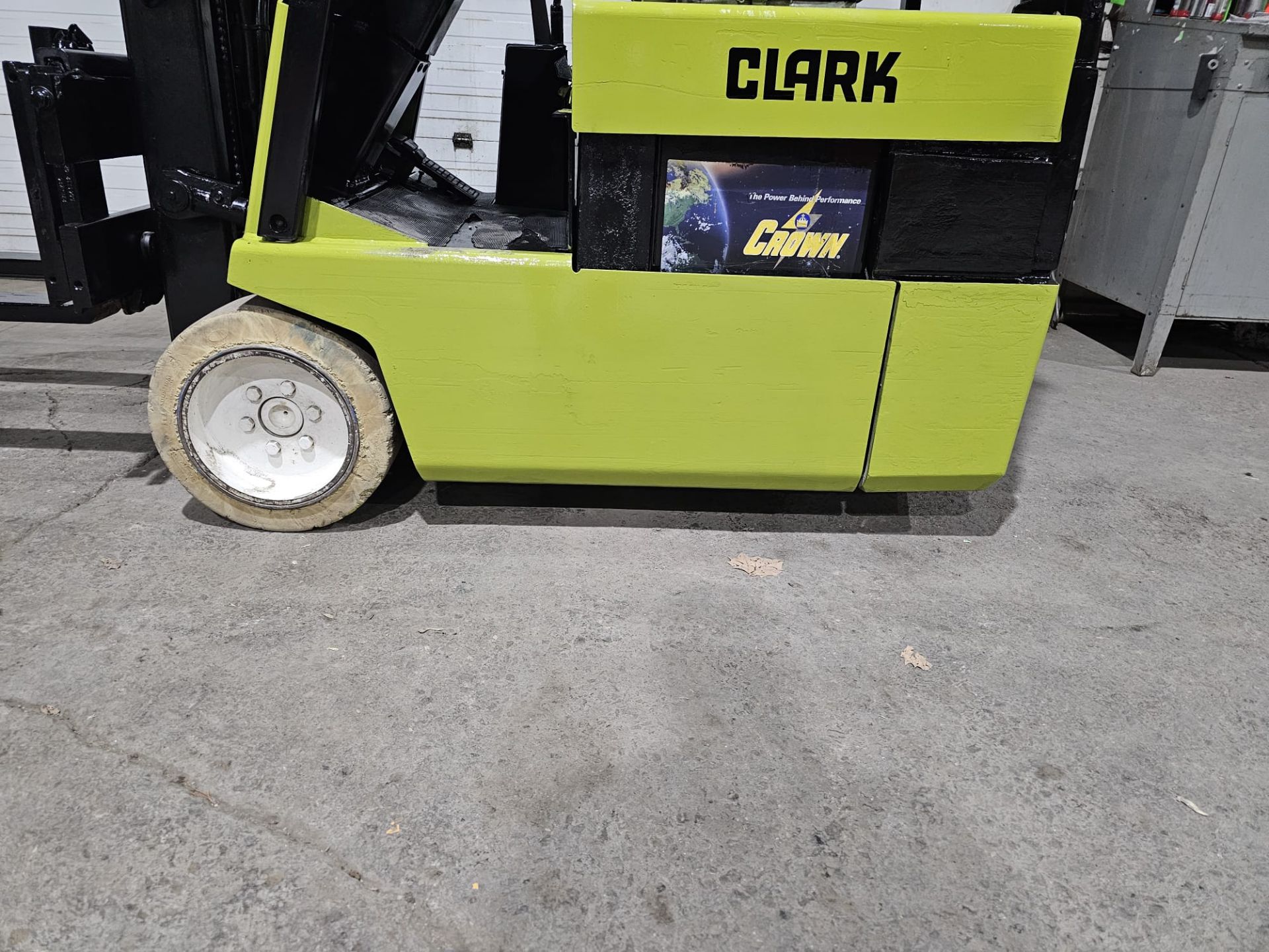 Clark 3,000lbs Capacity Electric Forklift 36V with sideshift and 3-STAGE MAST & Low Hours with Non- - Image 4 of 7