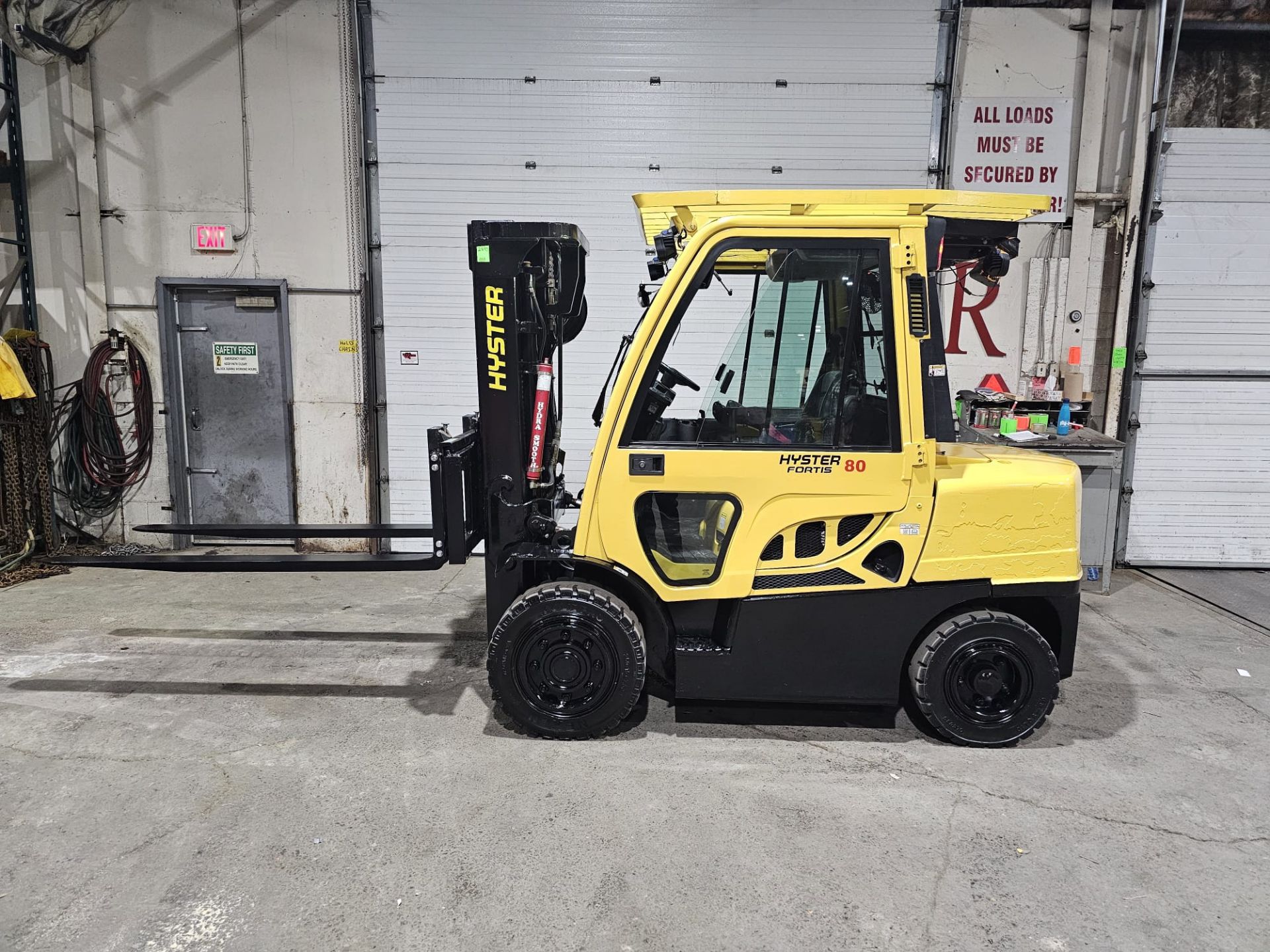 2017 Hyster 8,000lbs Capacity OUTDOOR Forklift NEW 72" Forks & NEW Sideshift, Diesel & 3 STAGE - Image 2 of 11