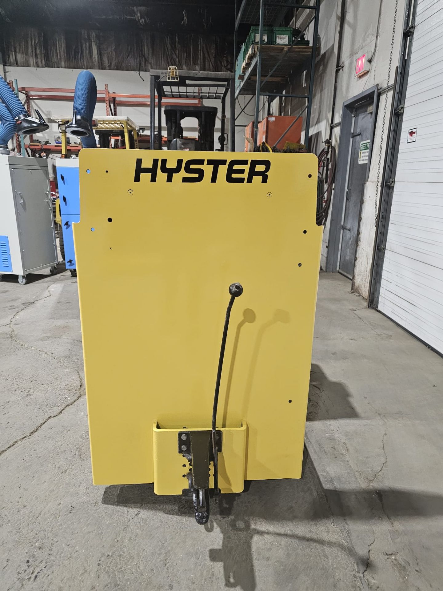2018 Hyster Ride On Tow Tractor - Tugger / Personal Carrier with 24V Battery Electric Unit - Image 5 of 5
