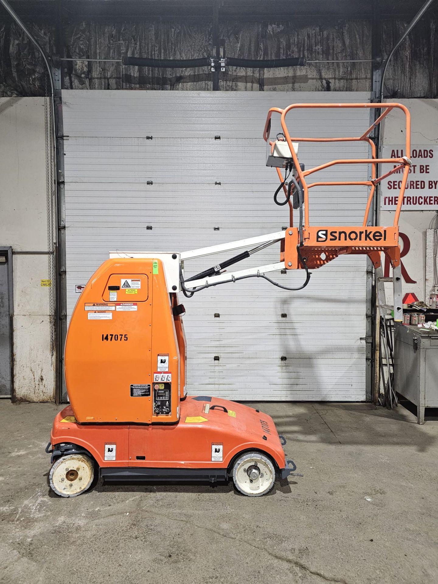 2019 Snorkel Model MB20J Mast Boom Lift Unit ManLift with 26' Working Height 24V Indoor Non- - Image 3 of 11