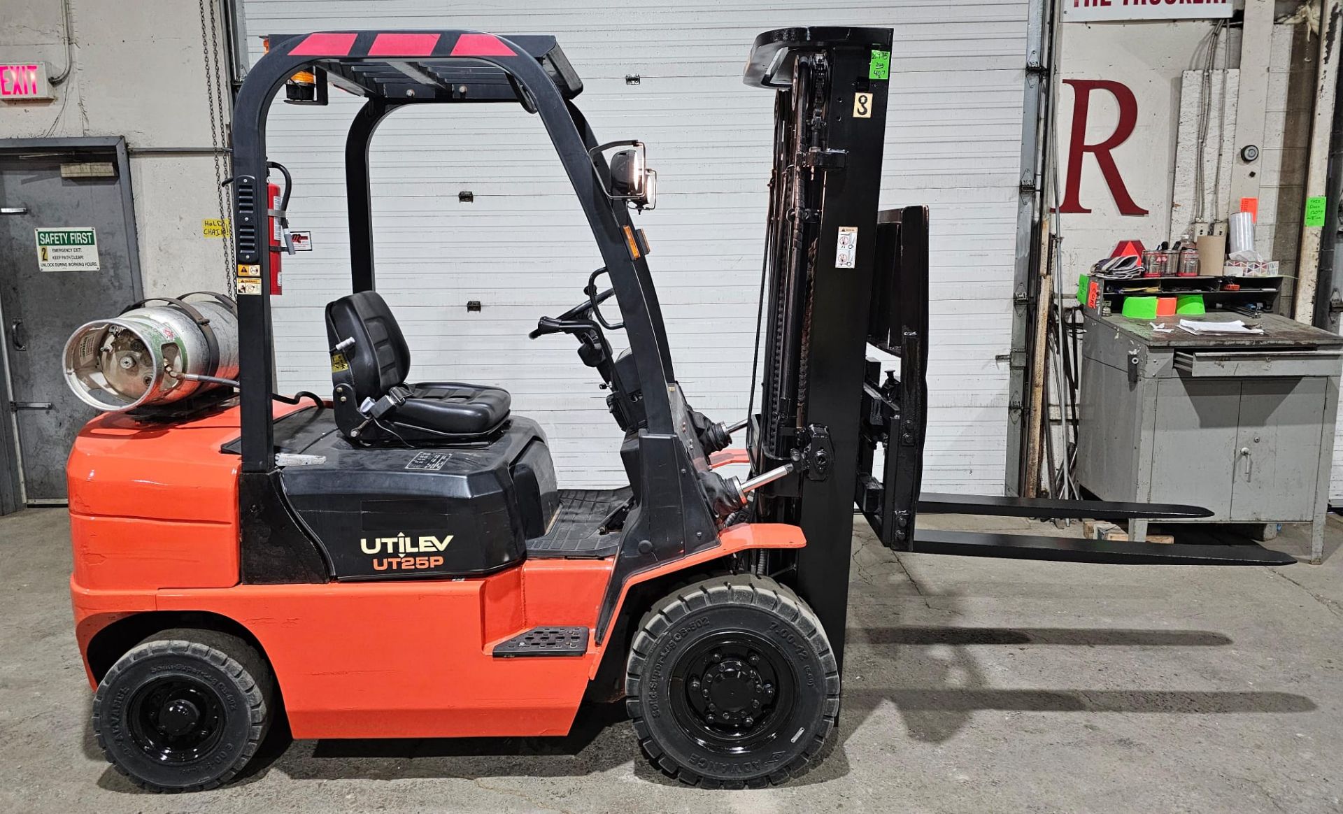 2016 Utilev 5,000lbs Capacity LPG (Propane) OUTDOOR Forklift with sideshift & 3-STAGE MAST & tires