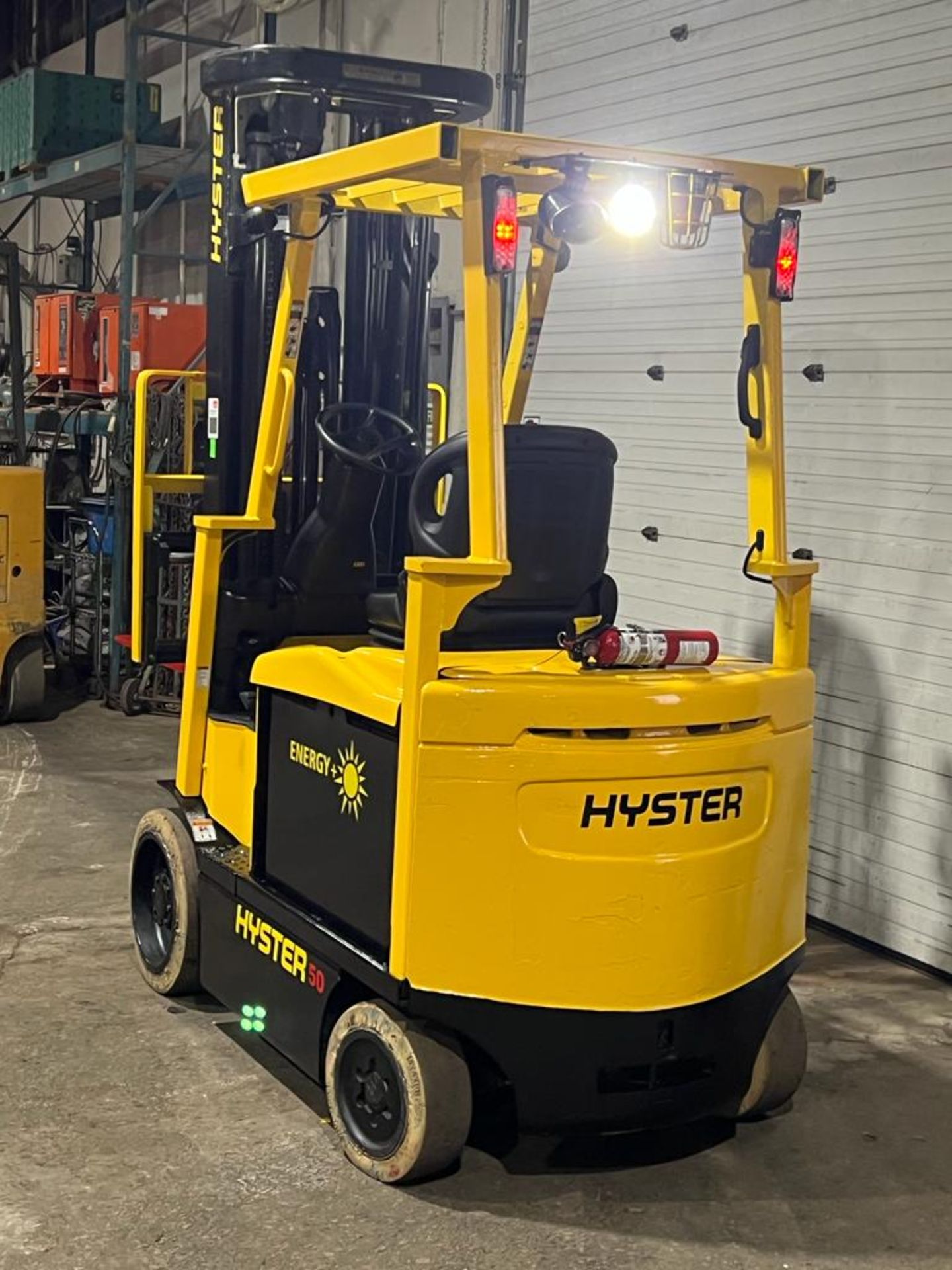 2018 Hyster 5,000lbs Capacity Forklift Electric with 48V Battery & 4-STAGE MAST with Sideshift - Image 3 of 4