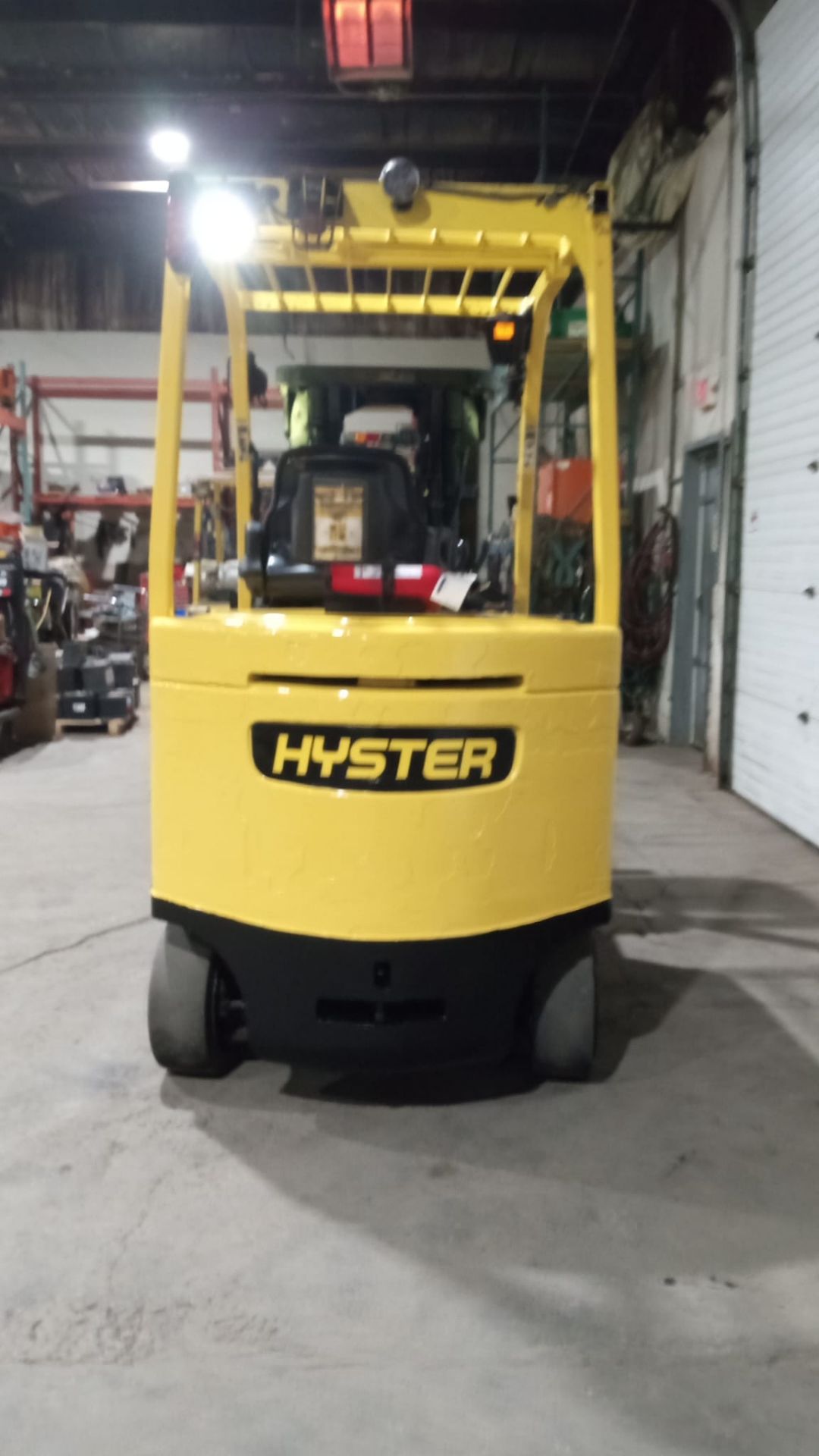 2016 Hyster 8,000lbs Capacity Electric Forklift 48V with sideshift  & 3 STAGE MAST with 60" Forks - Image 4 of 5