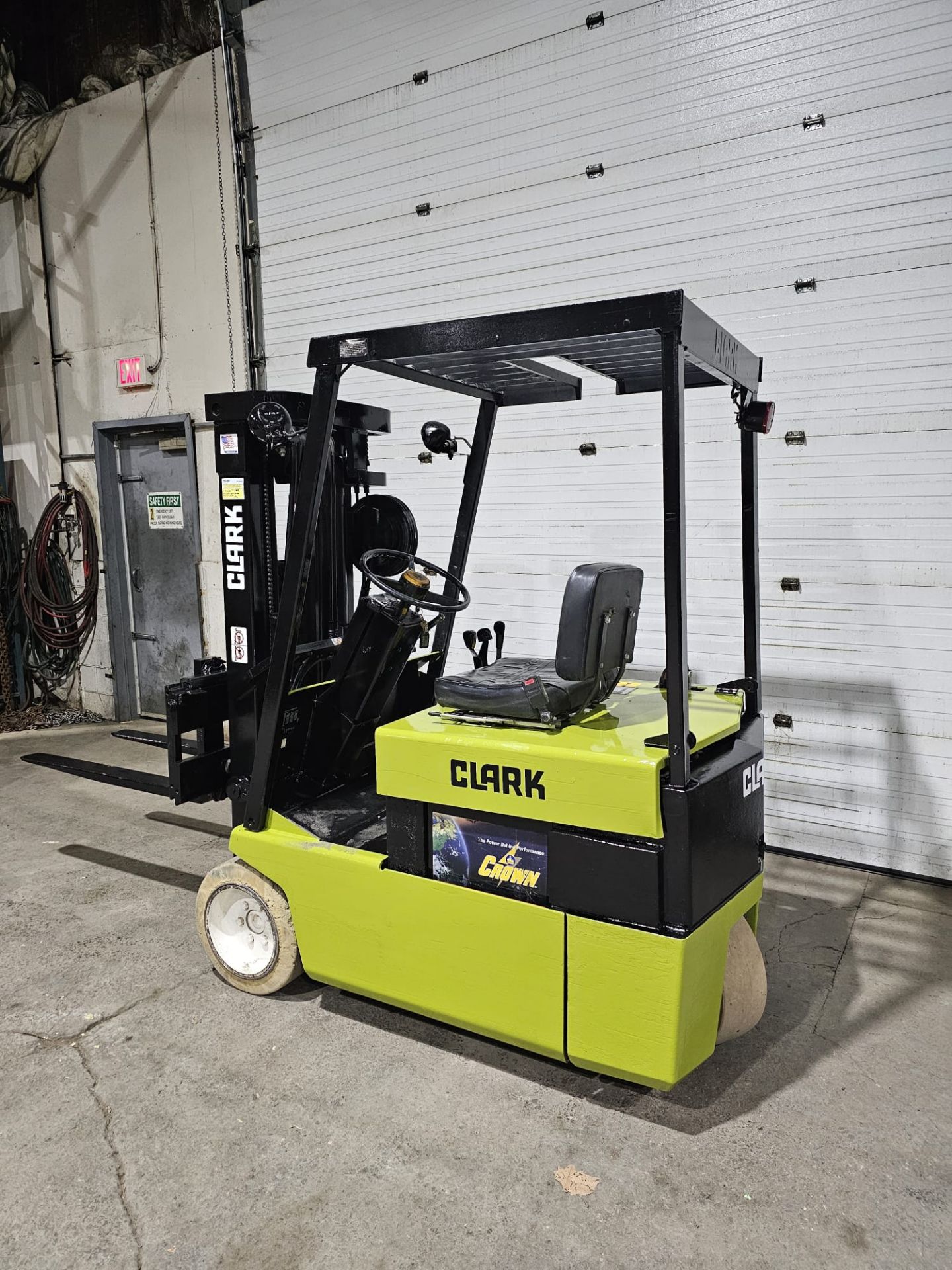 Clark 3,000lbs Capacity Electric Forklift 36V with sideshift and 3-STAGE MAST & Low Hours with Non- - Image 2 of 7