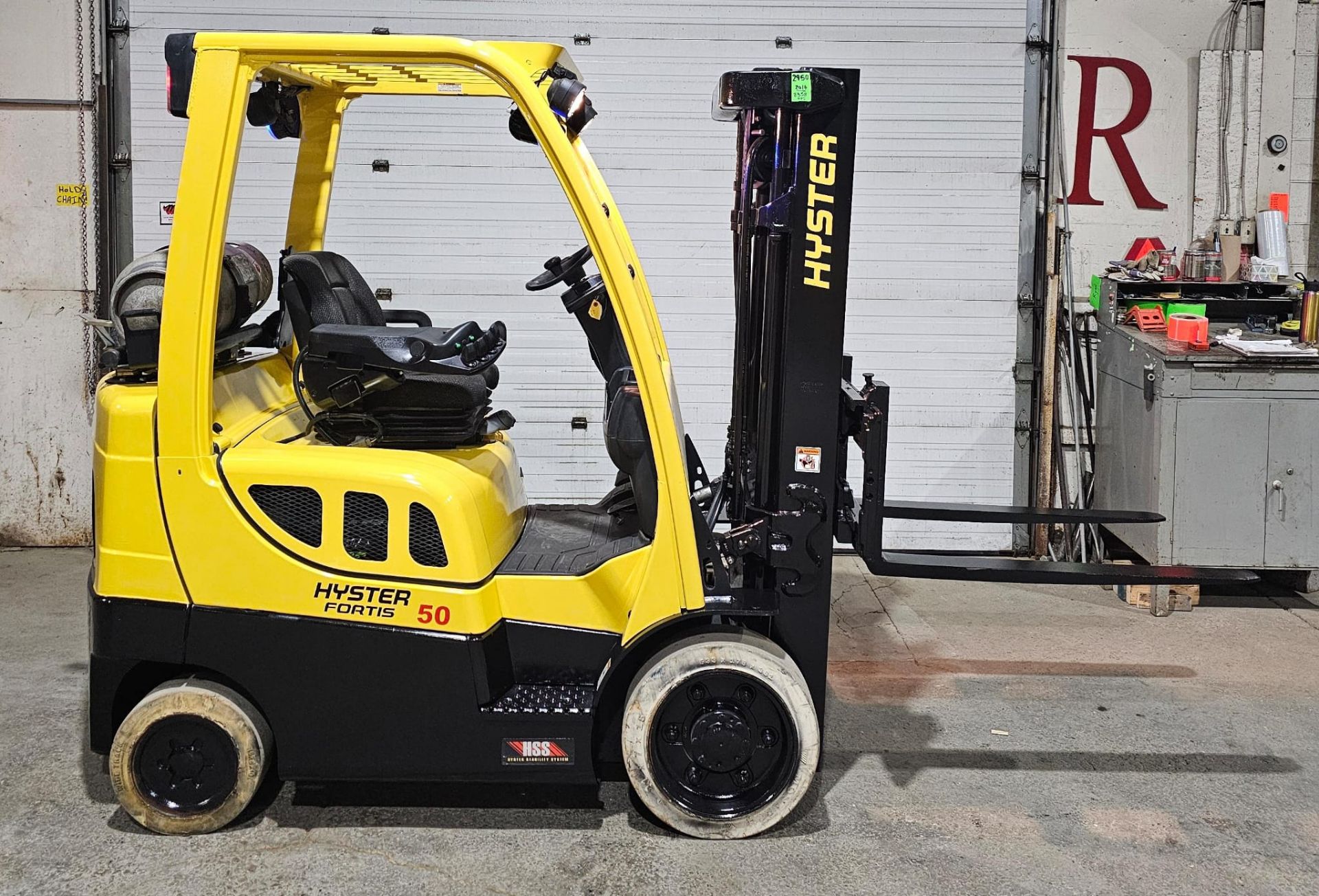 2016 HYSTER 5,000lbs Capacity LPG (Propane) Forklift with sideshift & 4 function & fittings & 3-