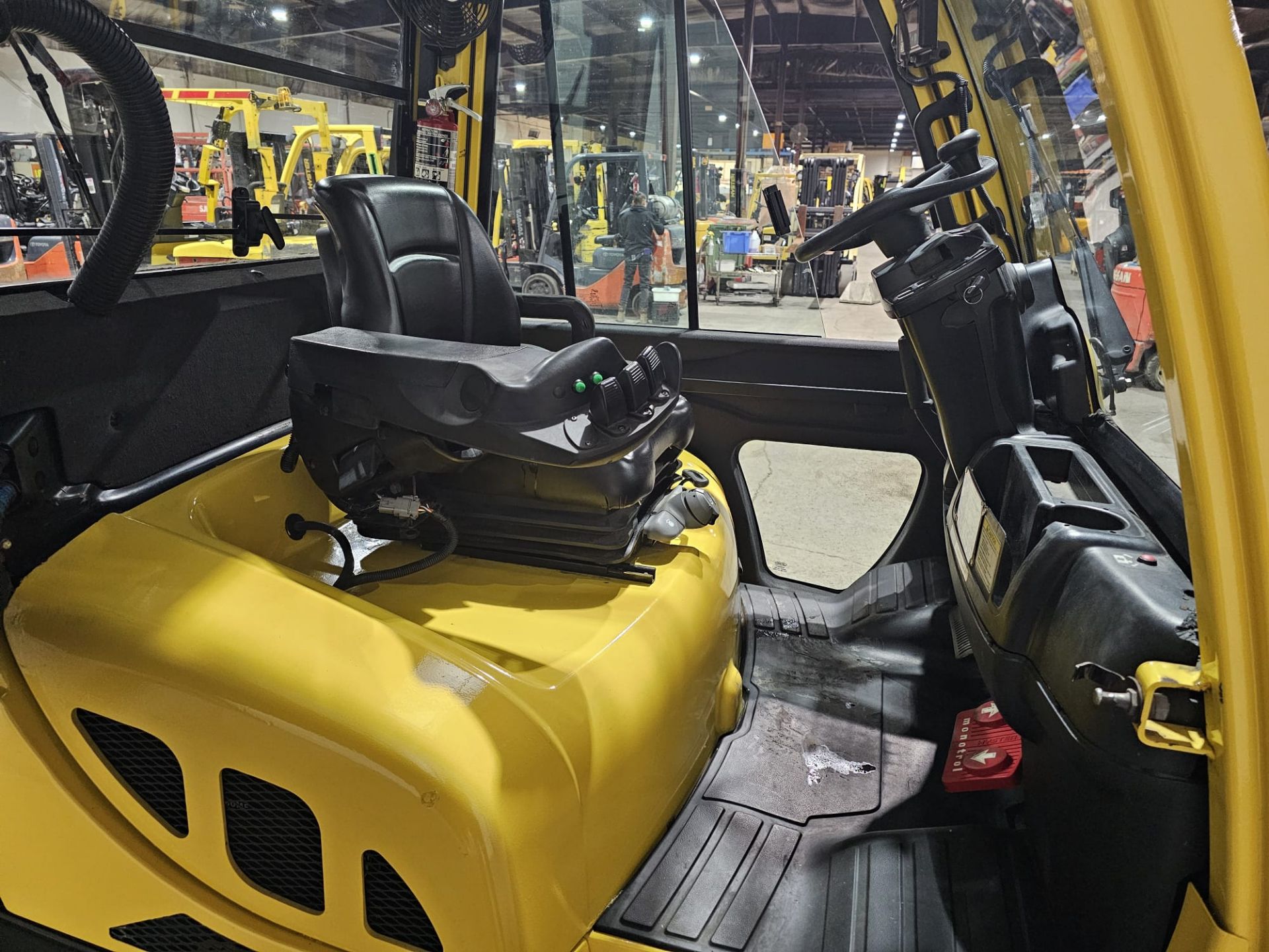 2017 Hyster 8,000lbs Capacity OUTDOOR Forklift NEW 72" Forks & NEW Sideshift, Diesel & 3 STAGE - Image 10 of 11