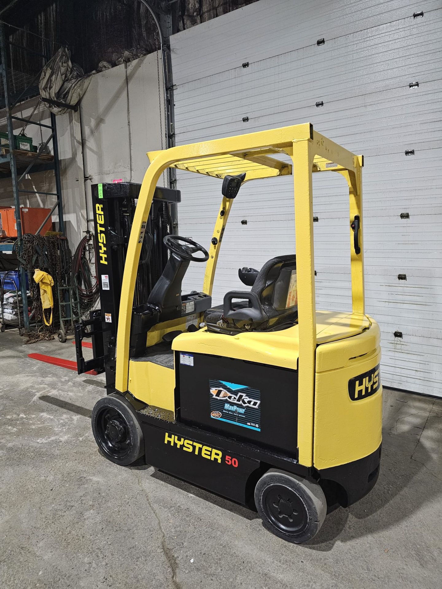 2015 Hyster 5000lbs Capacity Forklift Electric with 48v Battery & 3-STAGE MAST with Sideshift with - Image 2 of 5