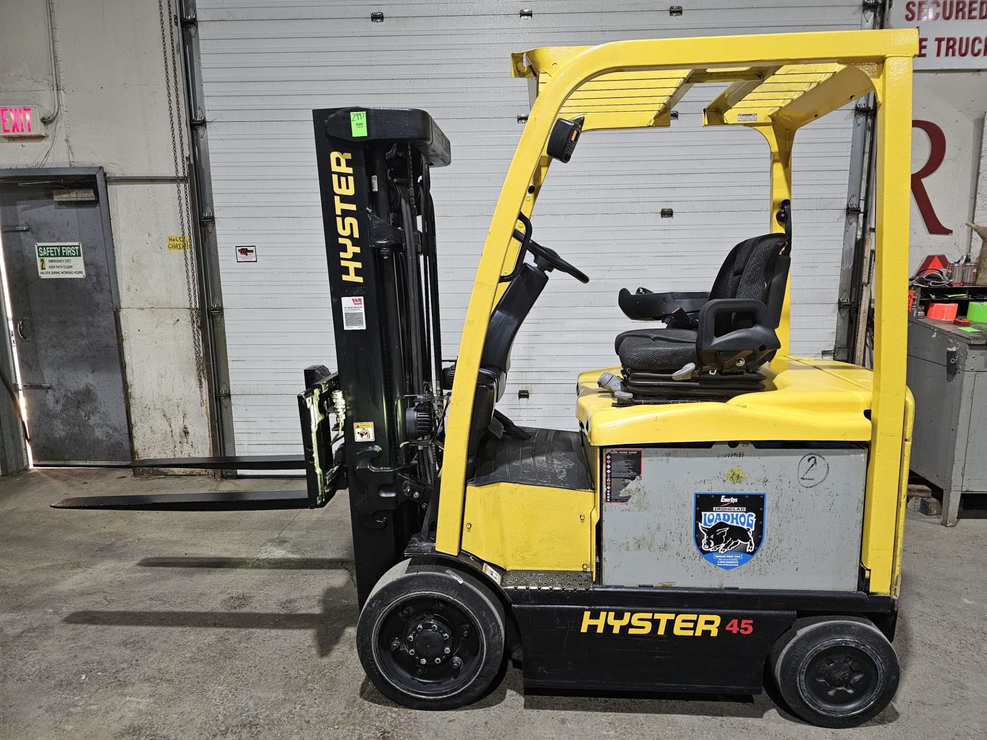 2015 Hyster 4,500lbs Capacity Forklift Electric 48V with sideshift & 3-STAGE MAST 189" load height