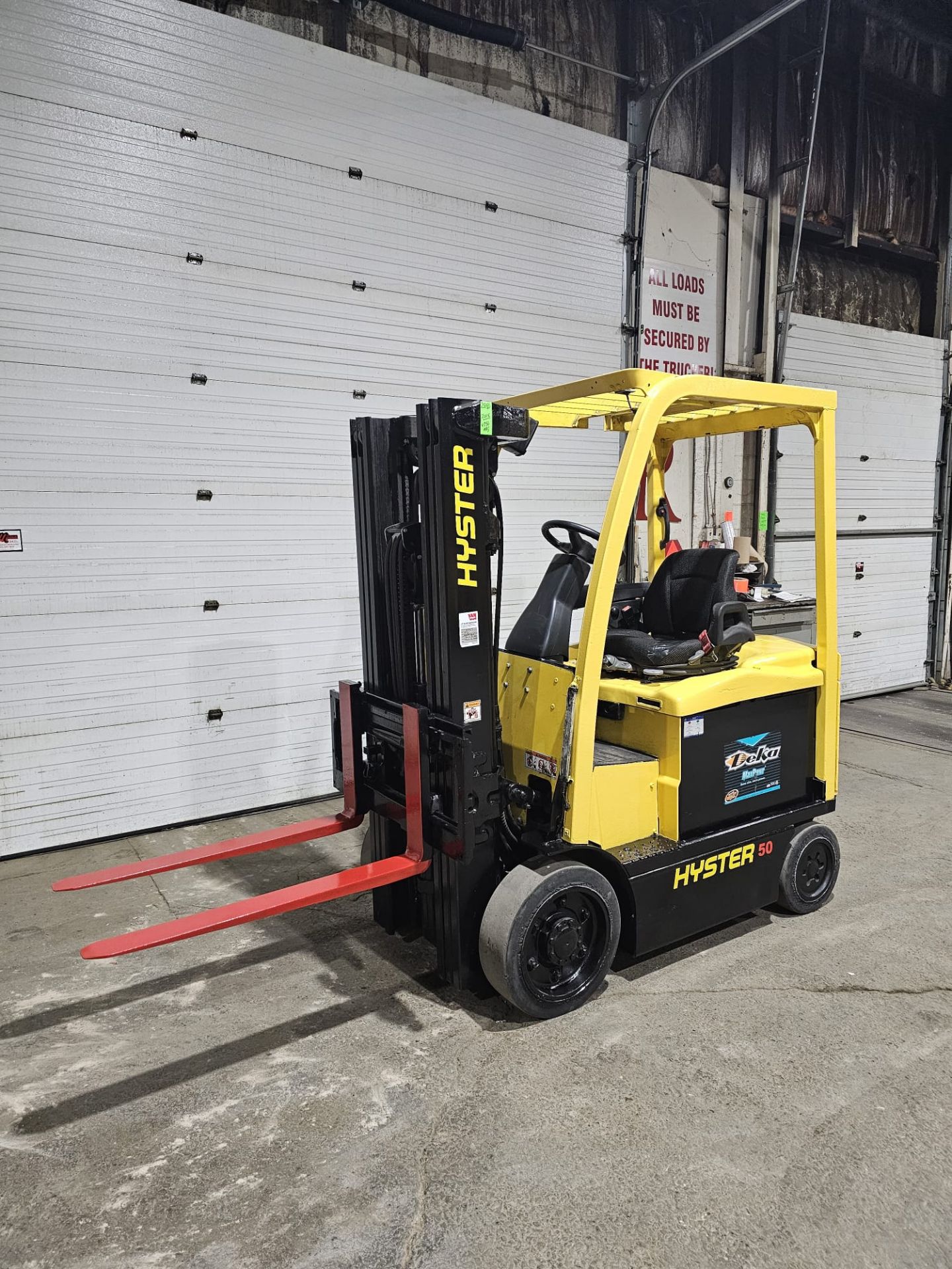 2015 Hyster 5000lbs Capacity Forklift Electric with 48v Battery & 3-STAGE MAST with Sideshift with - Image 5 of 5