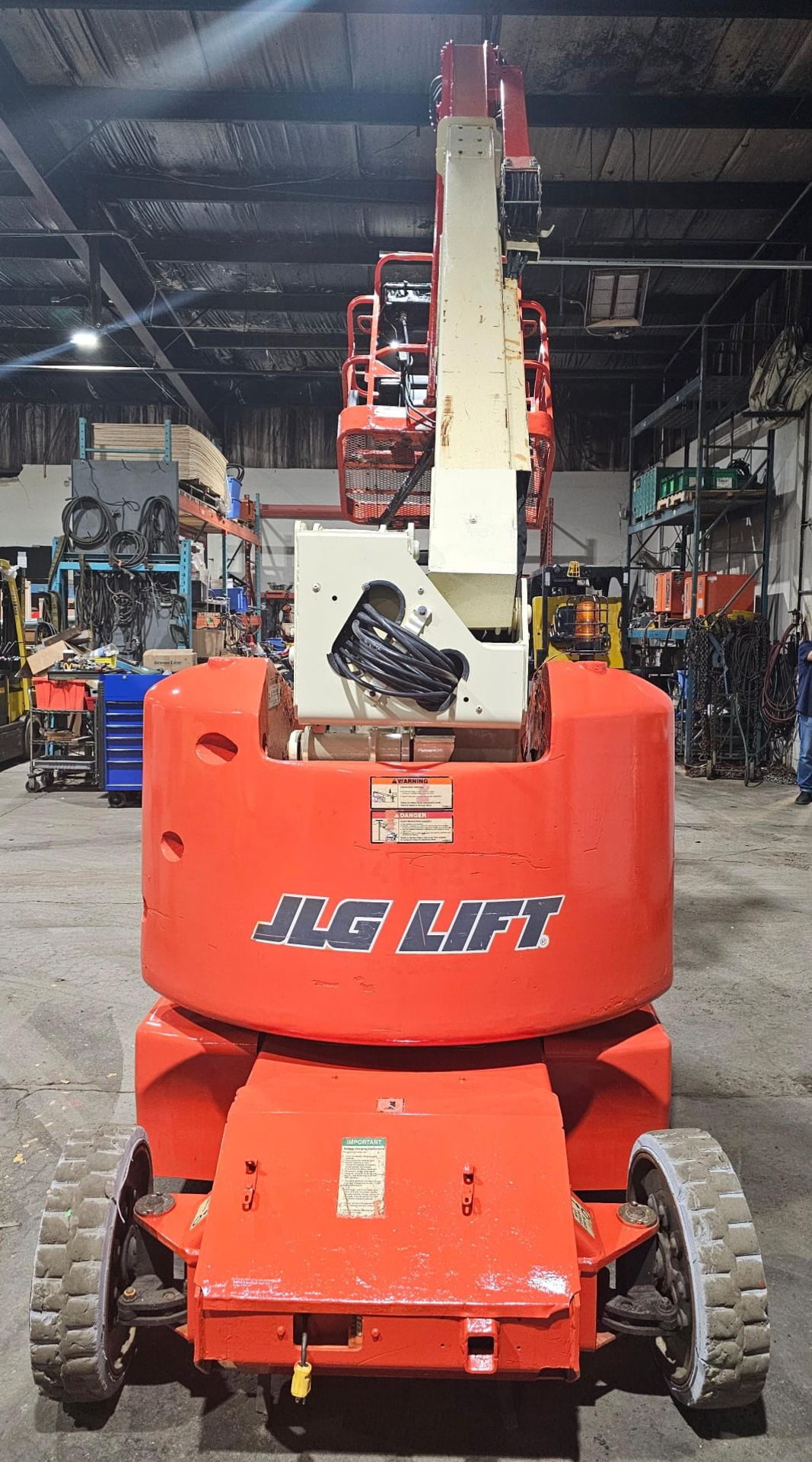2006 JLG LIFT E400AJP Articulating Zoom Boom Lift - Narrow 500 lbs VERY LOW HOURS - 40ft lift height - Image 7 of 9