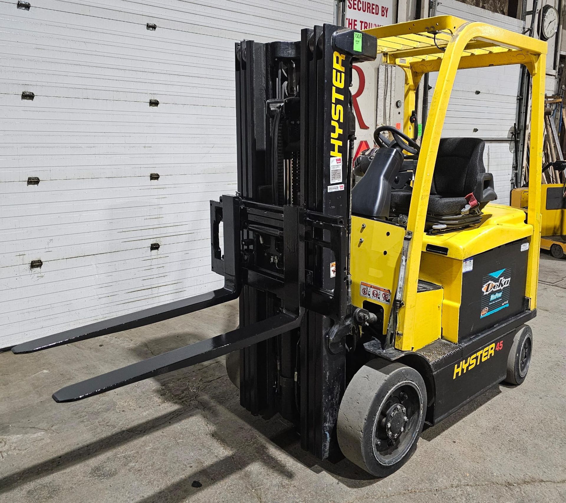 2014 Hyster 4,500lbs Capacity Forklift Electric 48V with sideshift & 4 functions & 3-STAGE MAST 189" - Image 4 of 6