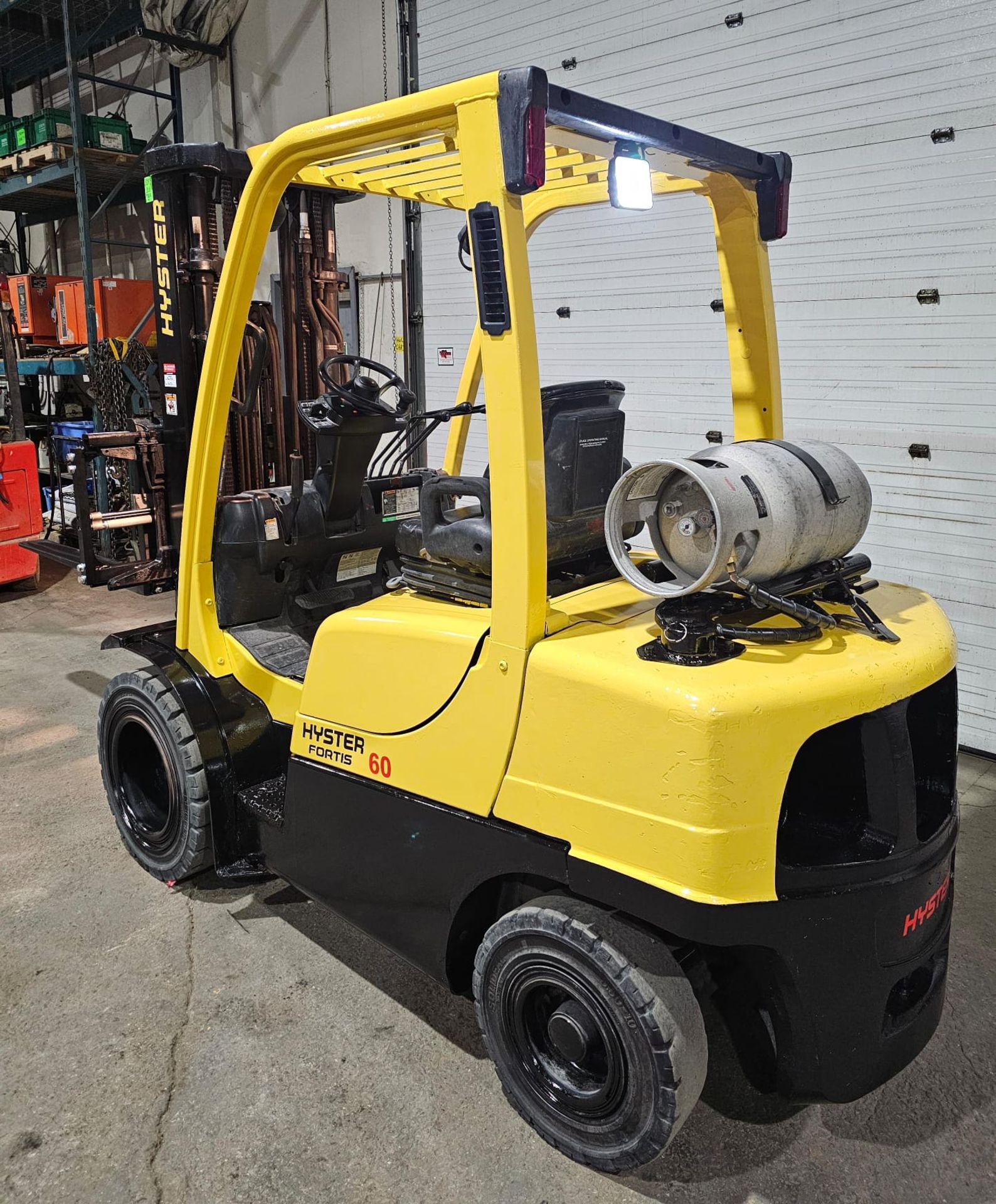 2013 Hyster 6,000lbs Capacity LPG (Propane) OUTDOOR Forklift 3-STAGE MAST 187" load height sideshift - Image 2 of 7