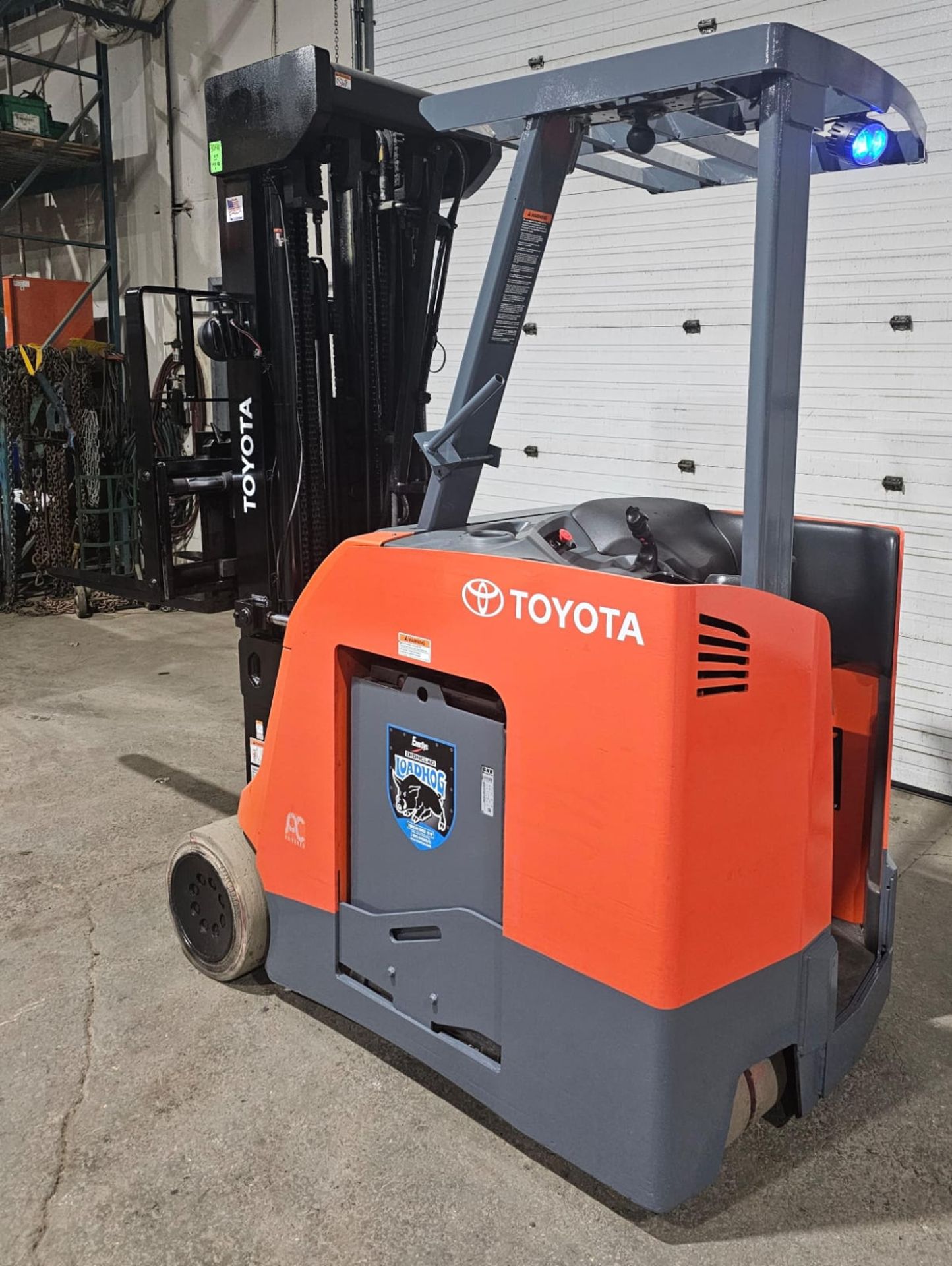 2017 Toyota 4,000lbs Capacity Forklift Electric 36V with sideshift 4-STAGE MAST 276" load height - Image 2 of 7