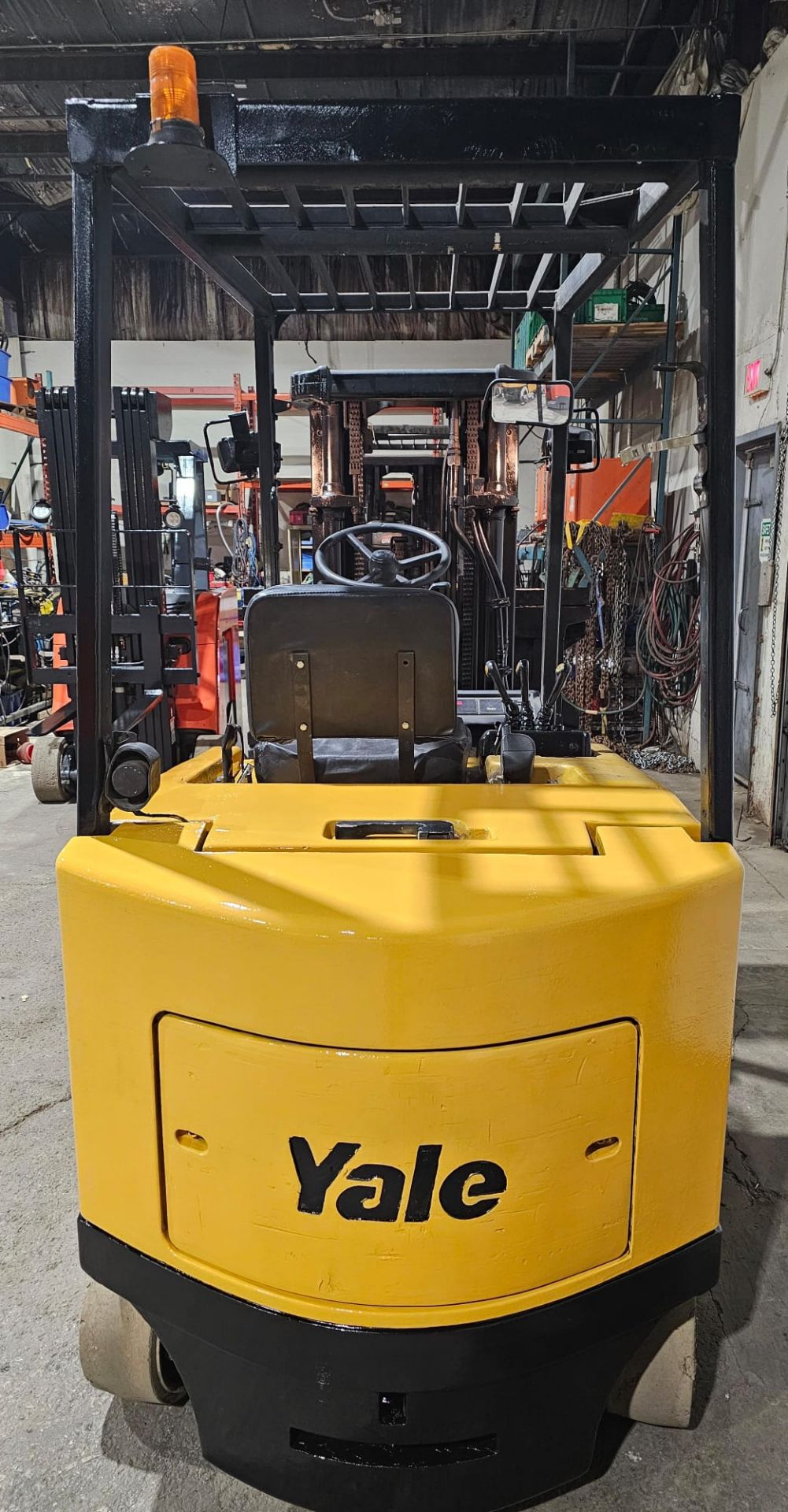 Yale 6500lbs Capacity Electric Forklift 36V with sideshift 3-STAGE MAST 205" load height with Non - Image 3 of 5