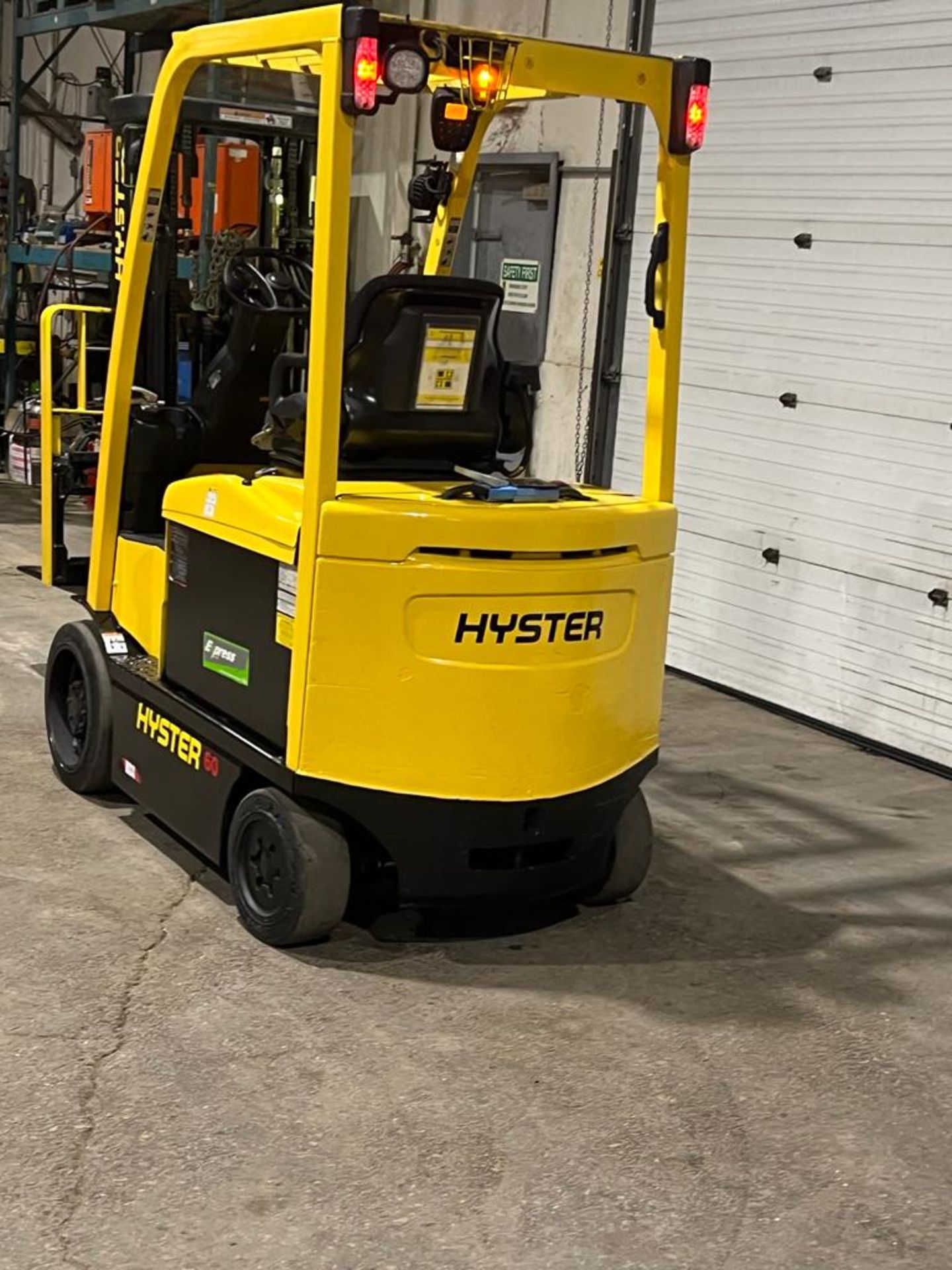 2014 Hyster 5,000lbs Capacity Forklift Electric with 48V Battery & 4-STAGE MAST with Sideshift & - Image 4 of 4
