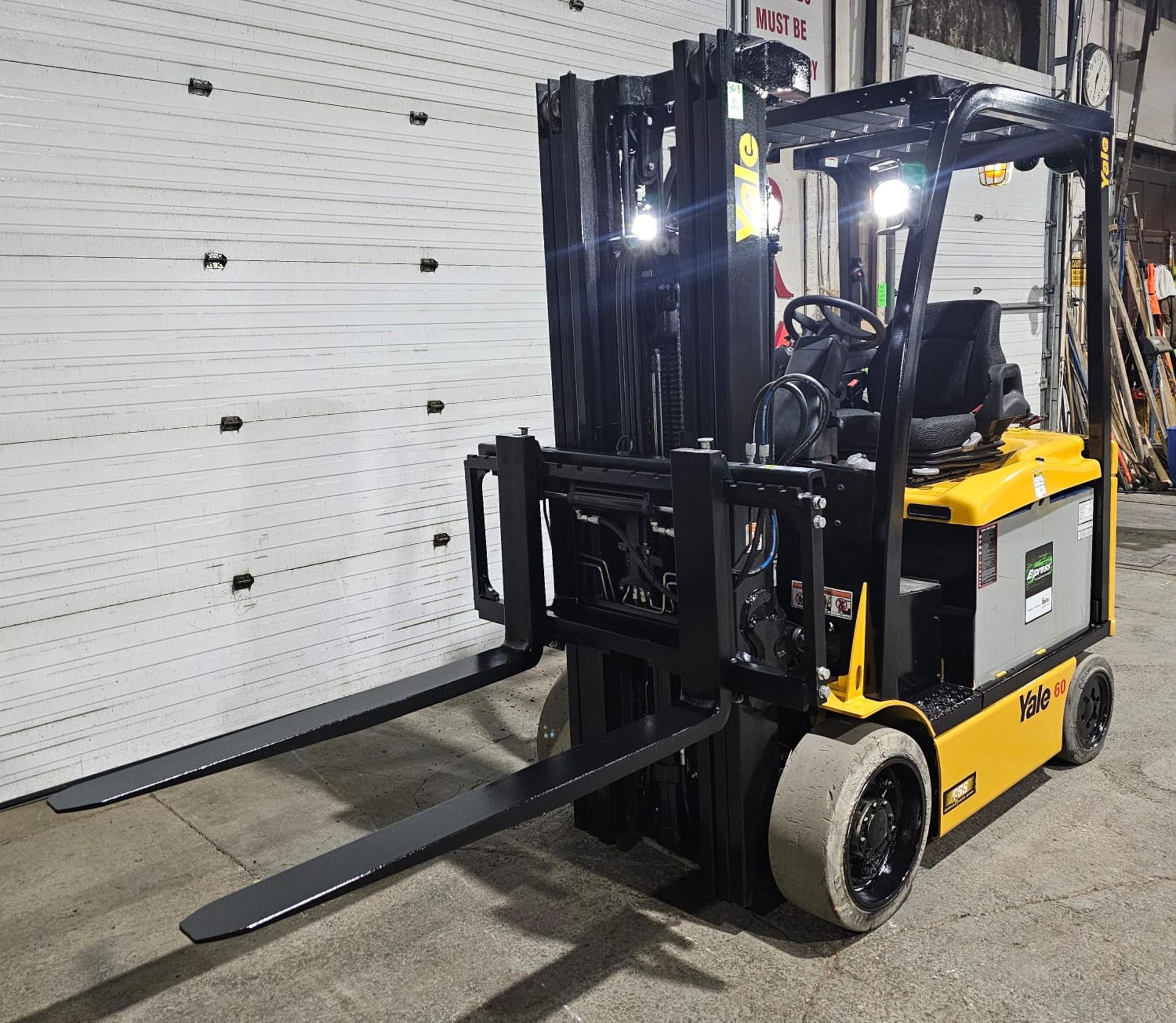2017 Yale 6,000lbs Capacity Forklift Electric 48V with 3-STAGE MAST with 4 functions and Non marking - Image 7 of 8