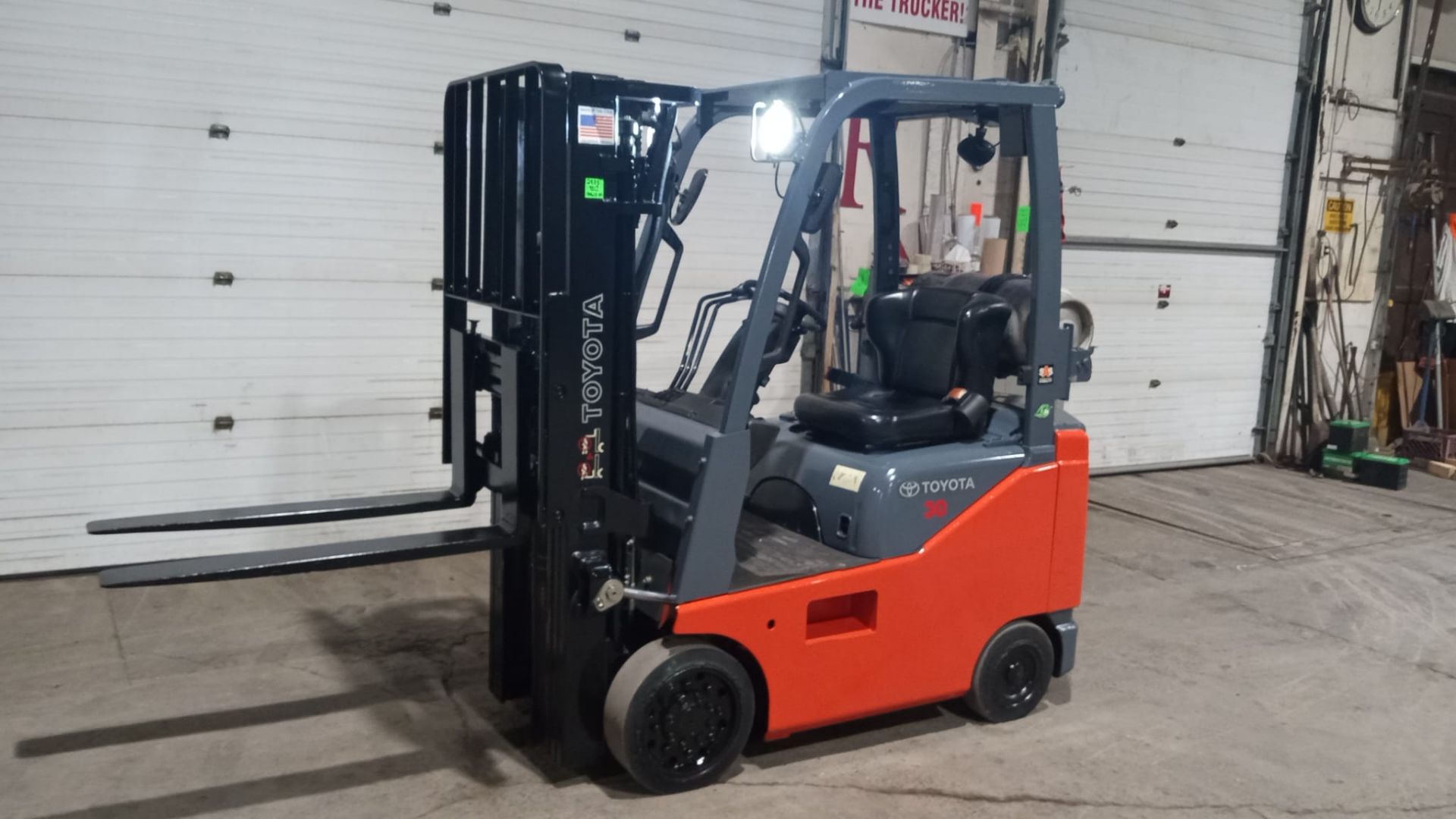 2017 TOYOTA 3,000lbs Capacity LPG (Propane) Forklift sideshift and 3-STAGE MAST & New Tires (no - Image 3 of 5