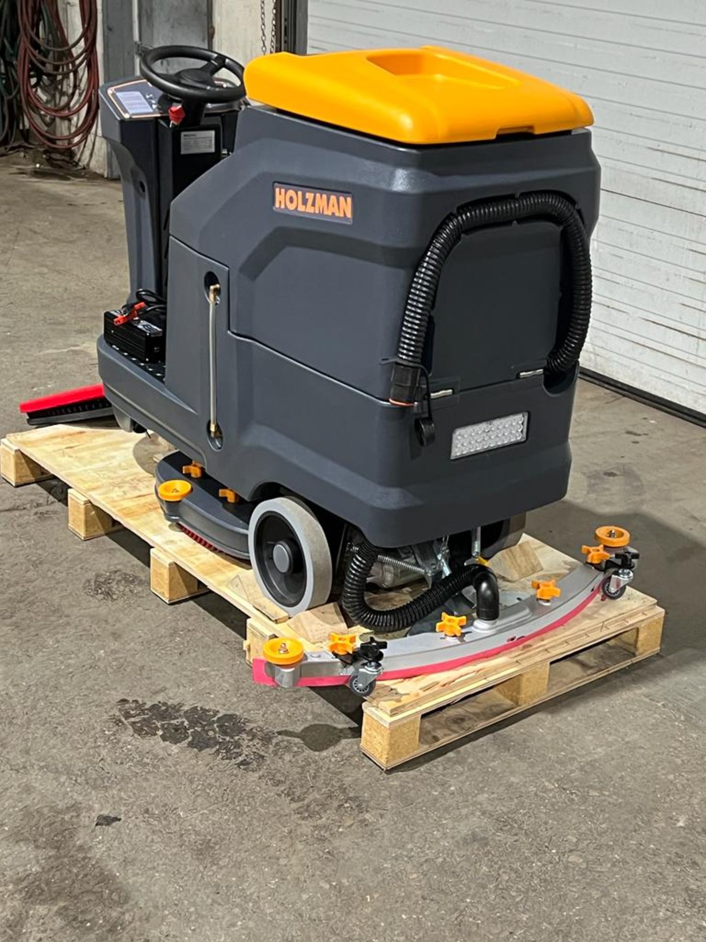 Holzman MINT RIDE ON Floor Sweeper Scrubber Unit model K70 - BRAND NEW with extra pads, digital - Image 6 of 6