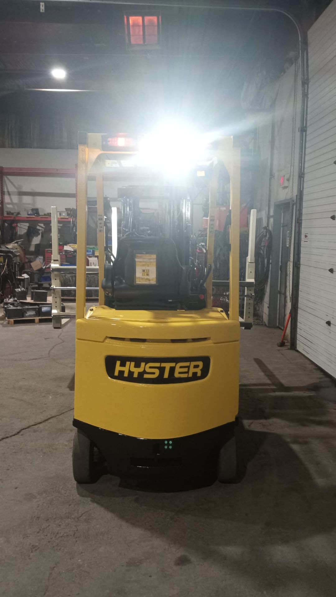 2018 Hyster 5,000lbs Capacity Forklift Electric with 48V Battery & 3-STAGE MAST with Sideshift - Image 5 of 6