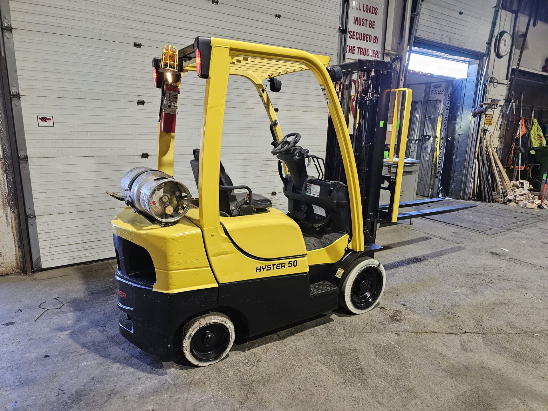 2014 Hyster 5,000lbs Forklift LPG (Propane) with 3-STAGE Mast & Sideshift & 72" Forks non-Marking - Bild 6 aus 6