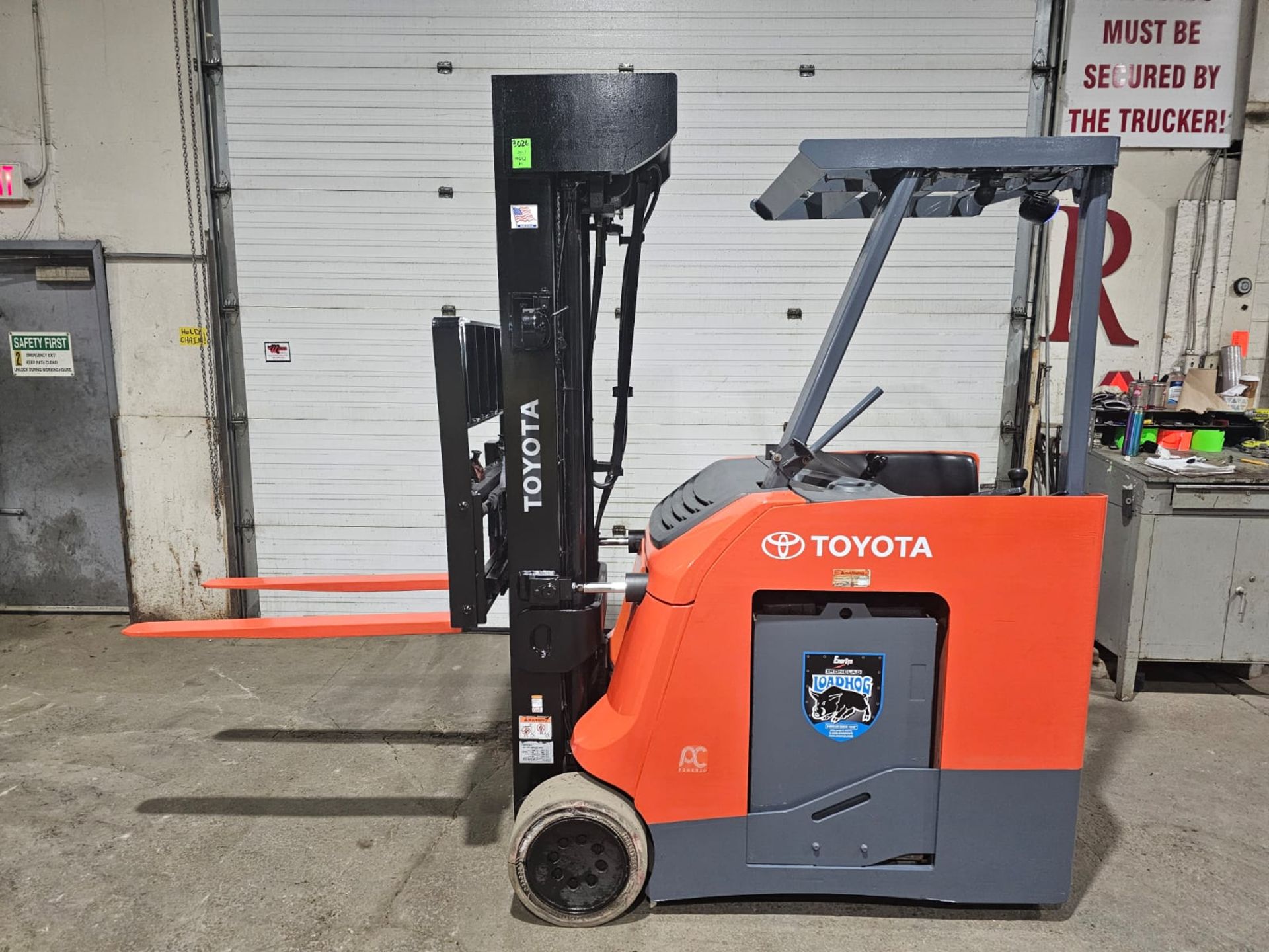 2017 Toyota 4,000lbs Capacity Electric Forklift with 4-STAGE Mast, 276" load height sideshift, 36V