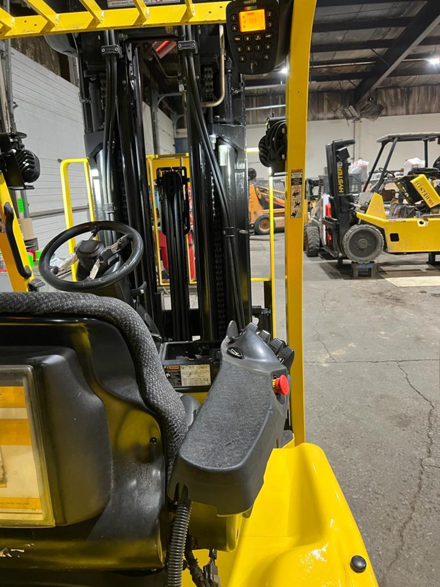 2013 Hyster 5,000lbs Capacity Forklift 4-STAGE MAST Electric 48V with Sideshift & Safety to APR 2024 - Bild 4 aus 5