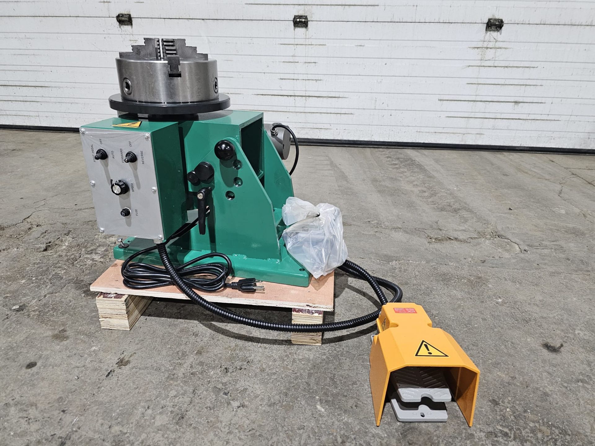 Verner model VP-110 WELDING POSITIONER 250lbs Capacity with 3-Jaw Chuck - tilt and rotate with
