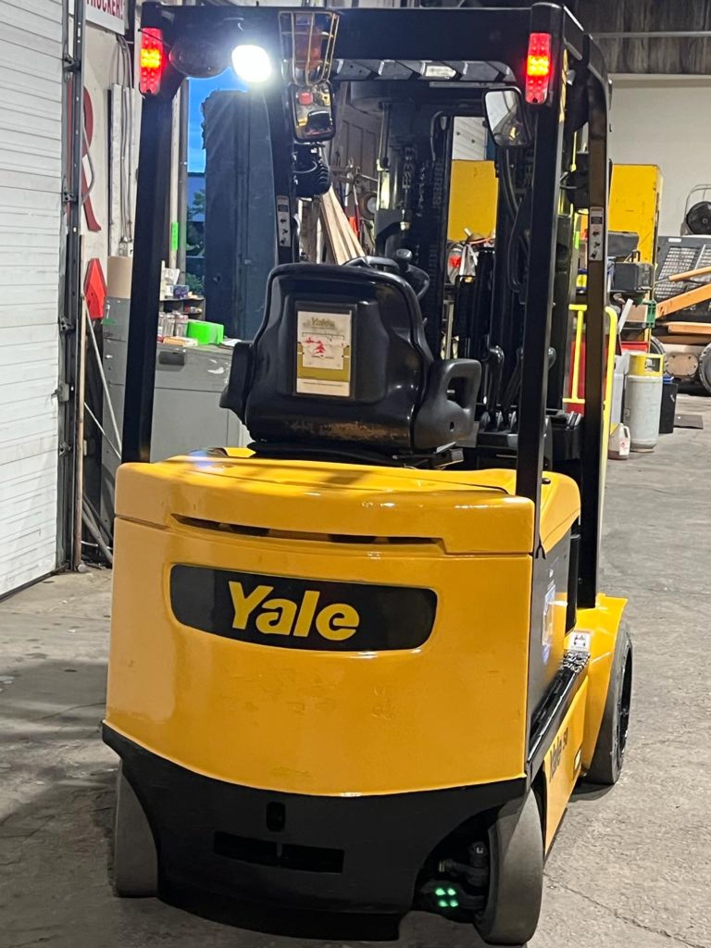 2016 Yale 5,000lbs Capacity EXPLOSION PROOF Forklift Electric 48V with Sideshift and 3-stage Mast - Image 4 of 4