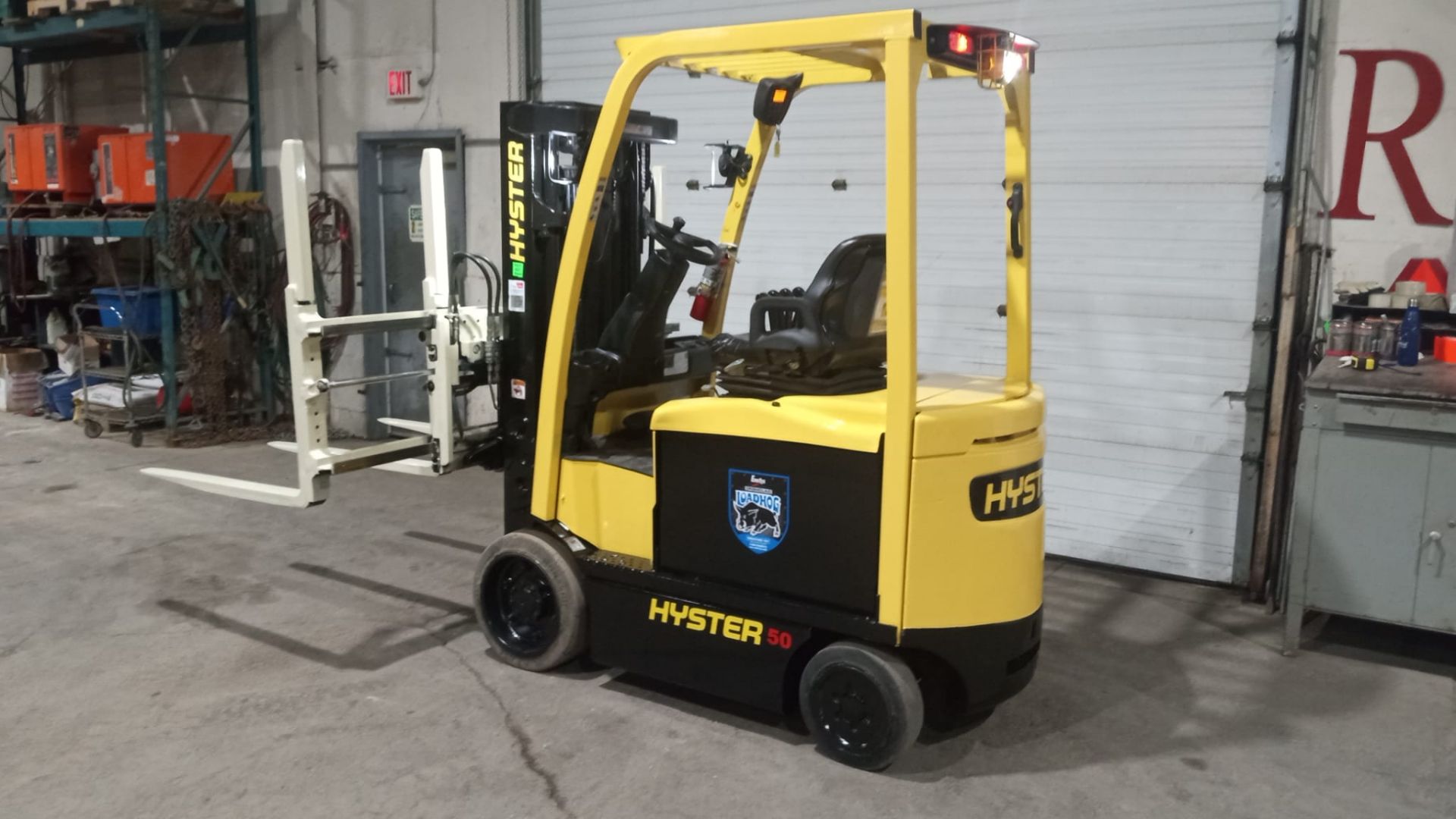 2018 Hyster 5,000lbs Capacity Forklift Electric with 48V Battery & 3-STAGE MAST with Sideshift - Image 3 of 6
