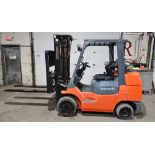 Toyota 7,000lbs Capacity LPG (Propane) Forklift with sideshift 60" Forks & 3-STAGE MAST 187" load