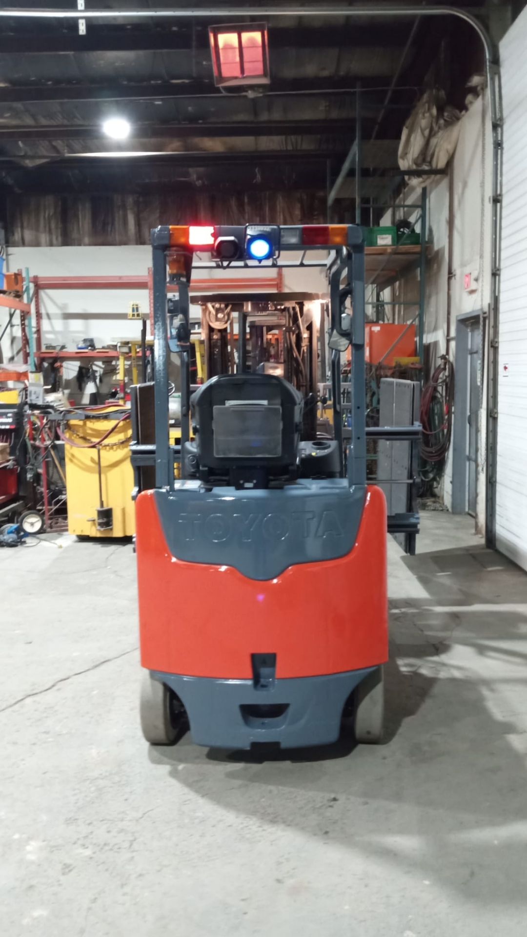 2016 Toyota 5,000lbs Capacity Electric Forklift 48V with LORON CLAMP & 3-STAGE MAST & Non Marking - Image 8 of 11