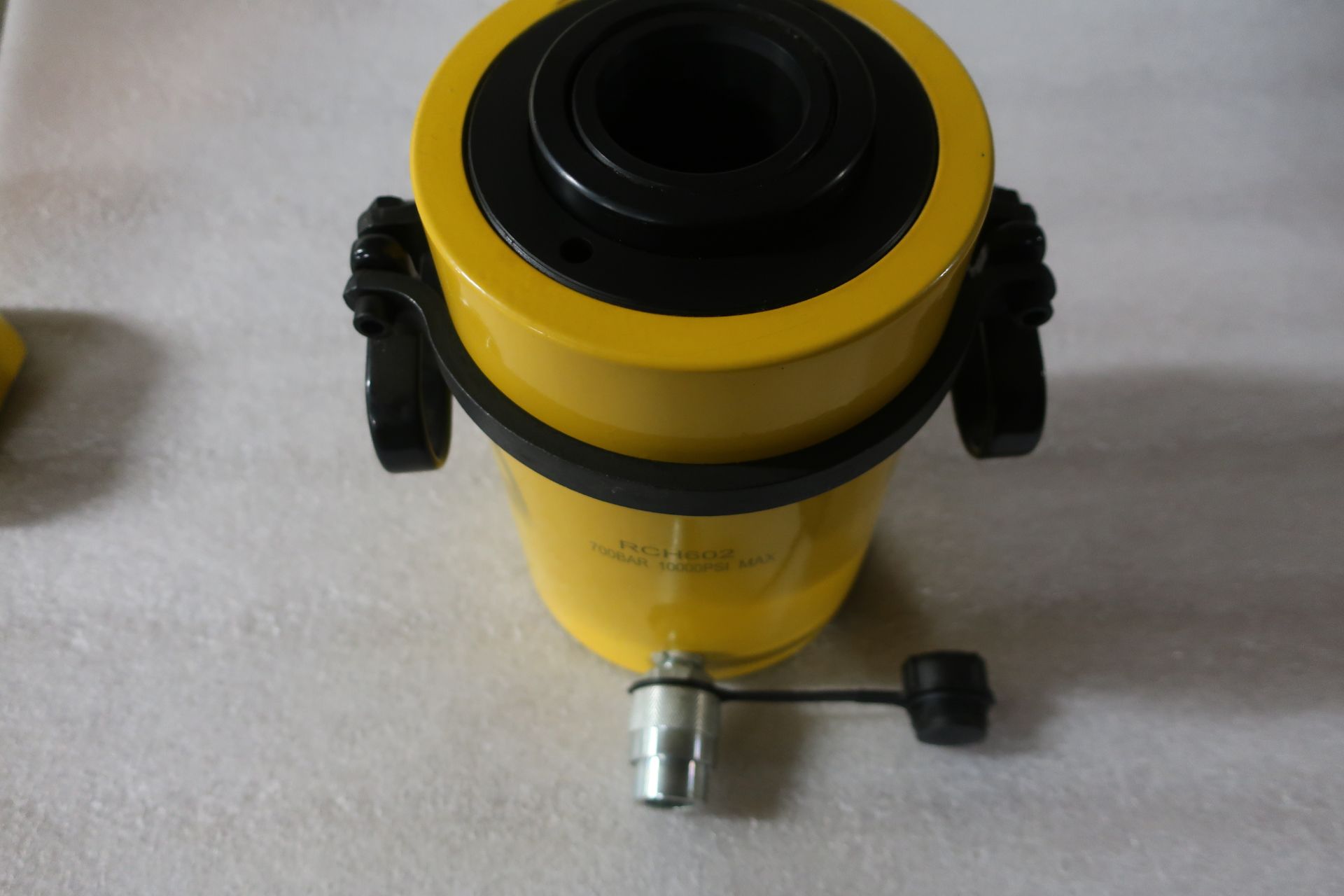 RCH-602 MINT Hole Jack - 60 ton Hollow Hydraulic Jack with 2" stroke - hole through type cylinder - Image 2 of 2