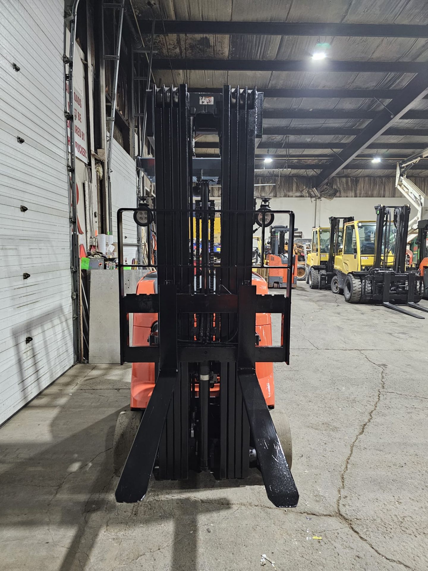 2017 Toyota 4,000lbs Capacity Stand On Electric Forklift with 4-STAGE Mast, sideshift, 36V Battery & - Image 5 of 6