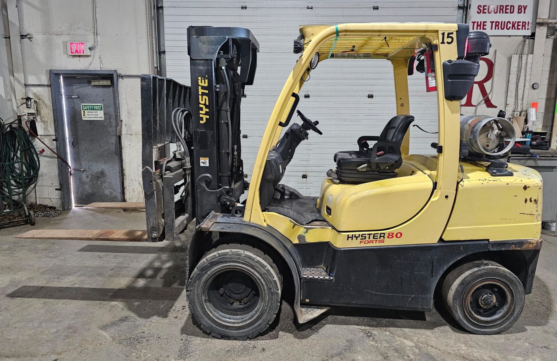 2011 Hyster 8,000 LPG (propane) Outdoor Forklift Dual Front Tires 3-Stage 182" load height Sideshift