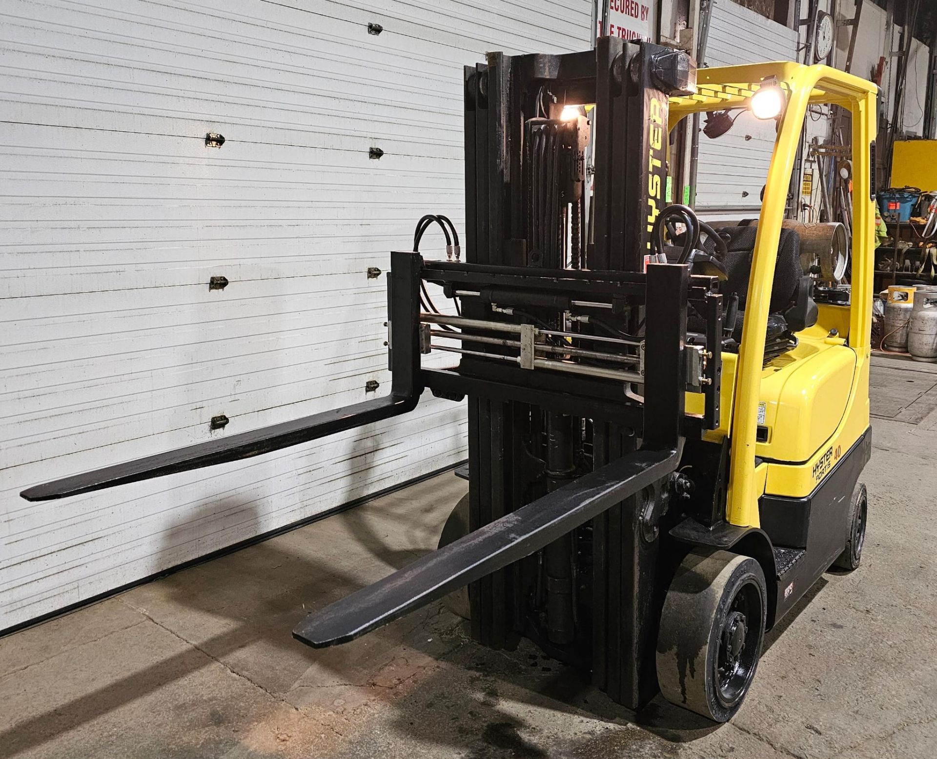 2019 Hyster 4,000lbs Capacity LPG (Propane) Forklift with sideshift 3-Stage Mast(no propane tank - Image 4 of 5