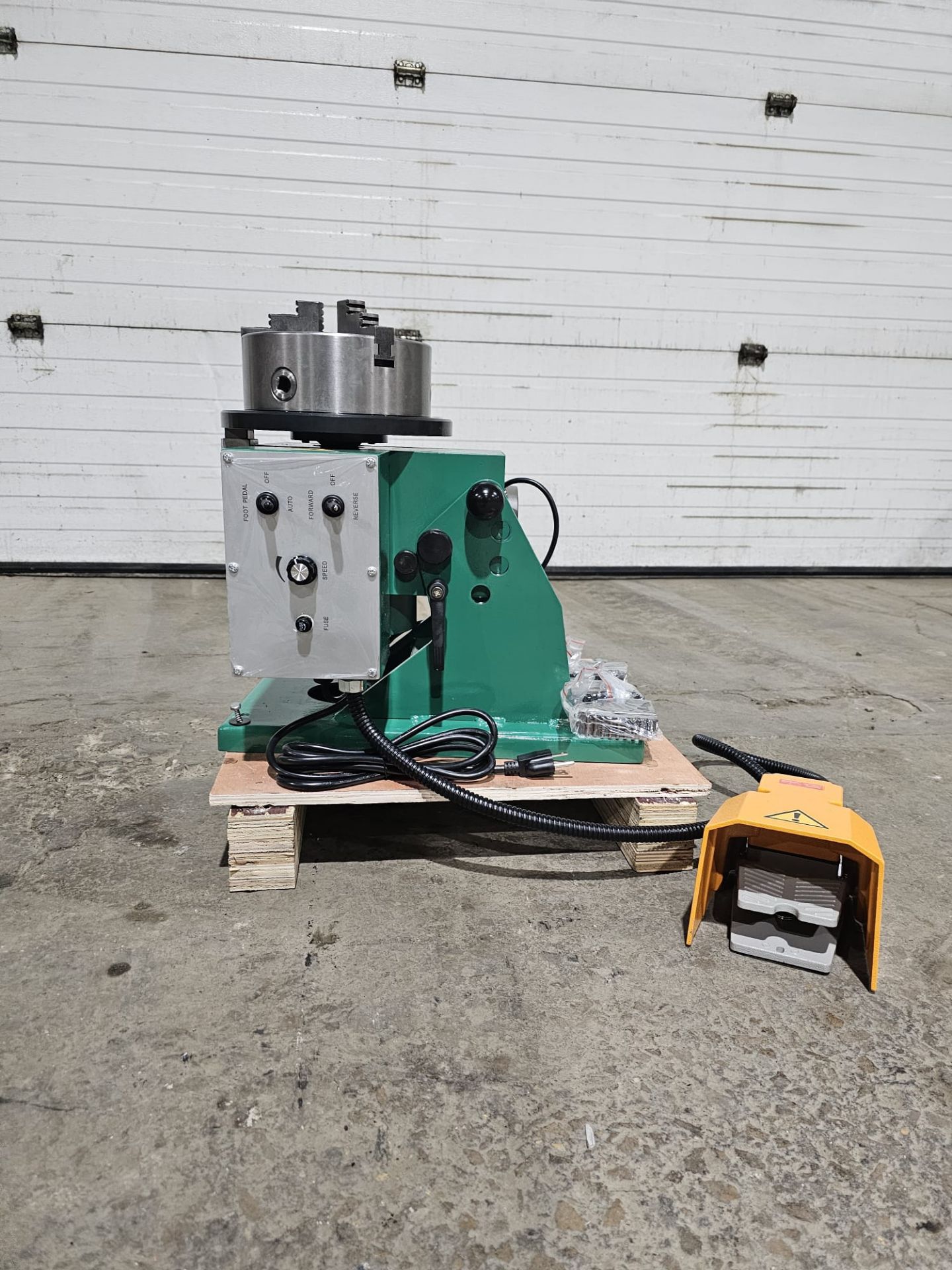 Verner model VP-110 WELDING POSITIONER 250lbs Capacity with 3-Jaw Chuck - tilt and rotate with - Image 4 of 8