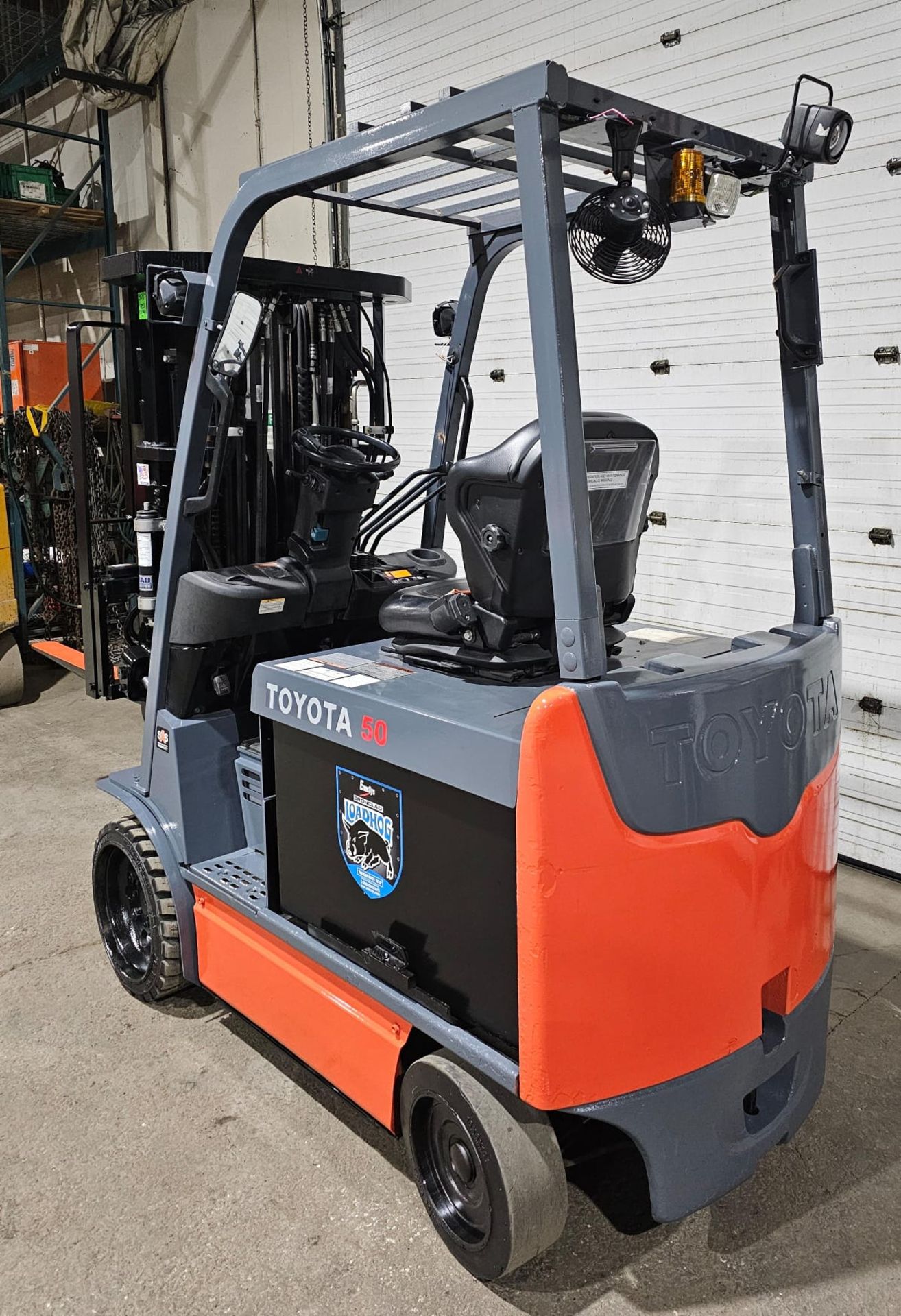 2017 Toyota 5,000lbs Capacity Elctric Forklift 4-STAGE MAST 48V with sideshift 241" load height with - Image 2 of 7
