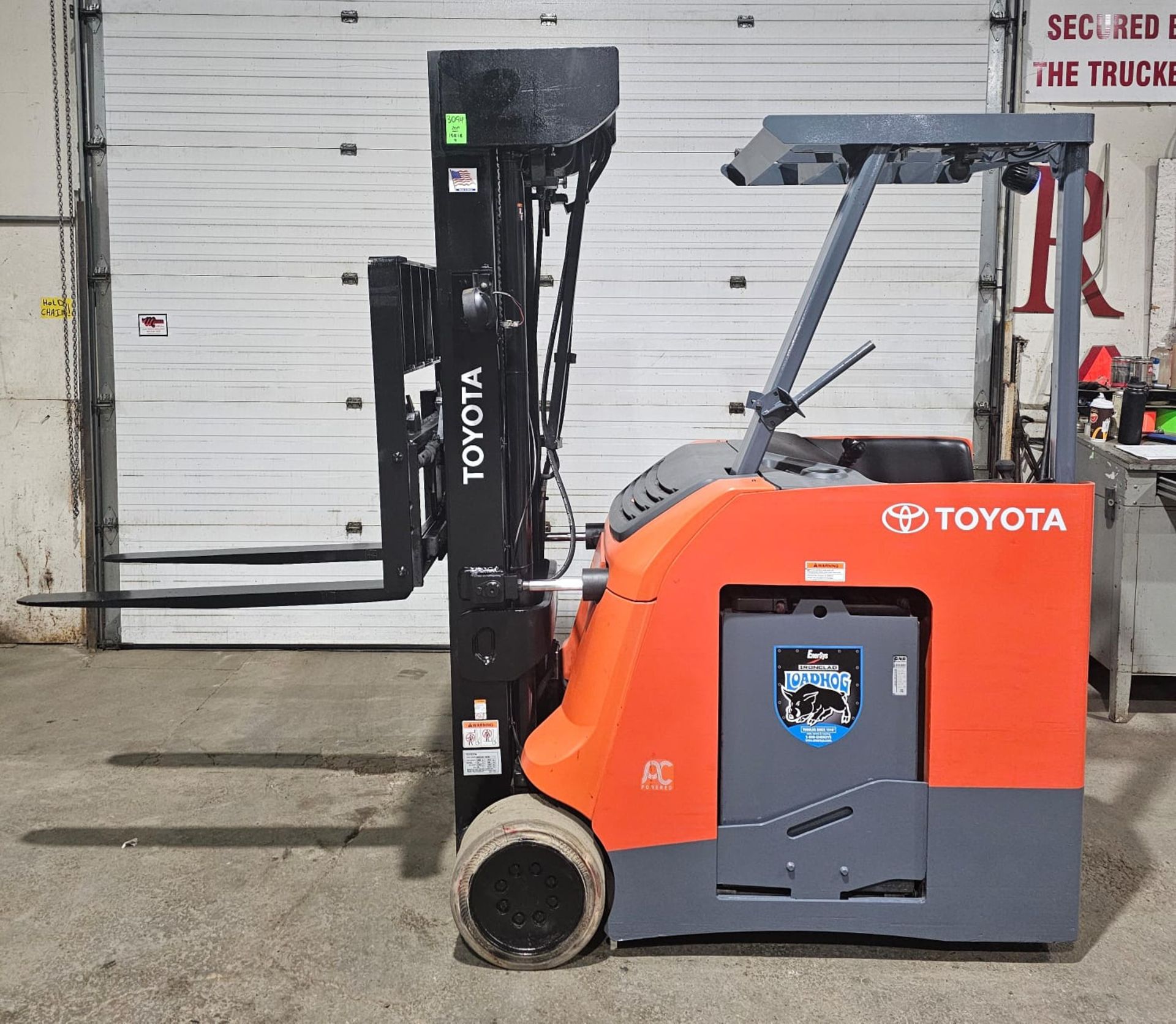 2017 Toyota 4,000lbs Capacity Forklift Electric 36V with sideshift 4-STAGE MAST 276" load height