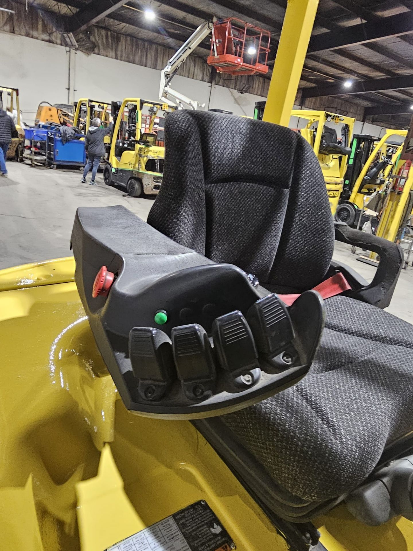 2014 Hyster 5,000lbs Forklift Electric 48V with 3-STAGE Mast & Sideshift - 4-way Control with - Image 5 of 6