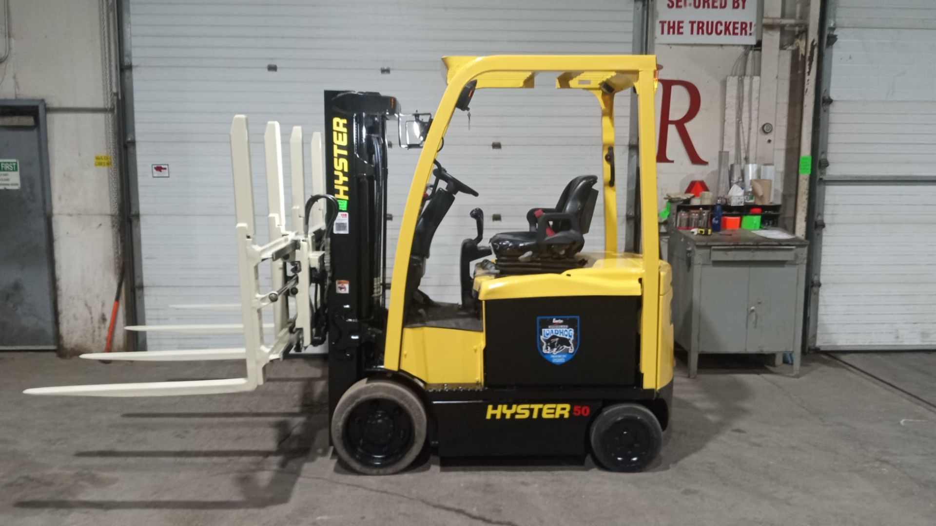 2018 Hyster 5,000lbs Capacity Forklift Electric with 48V Battery & 3-STAGE MAST with Sideshift - Image 2 of 6