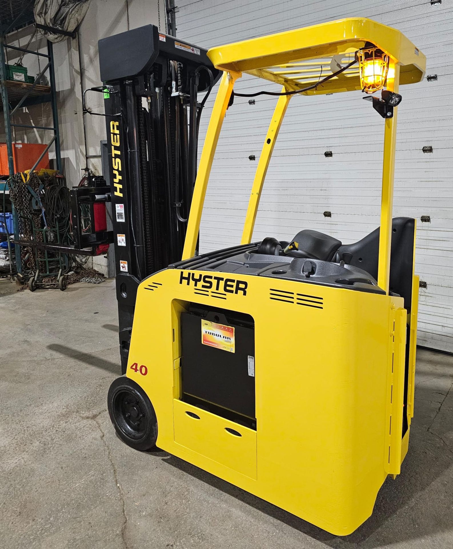 2018 Hyster 4,000lbs Capacity Stand-On Electric Forklift 36V sideshift 4-STAGE MAST 283" load height - Image 2 of 5